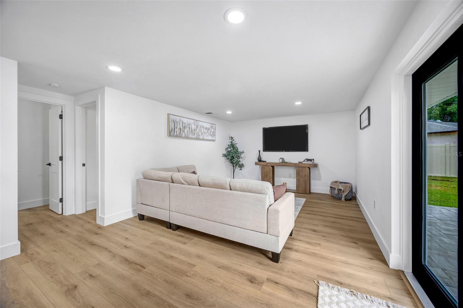 22369 SOUTHSHORE DR — photo 48