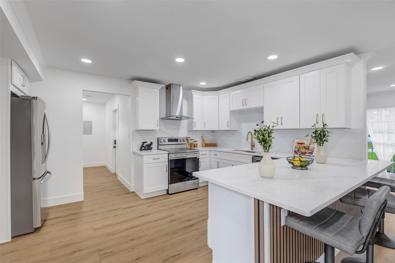 22369 SOUTHSHORE DR — photo 4