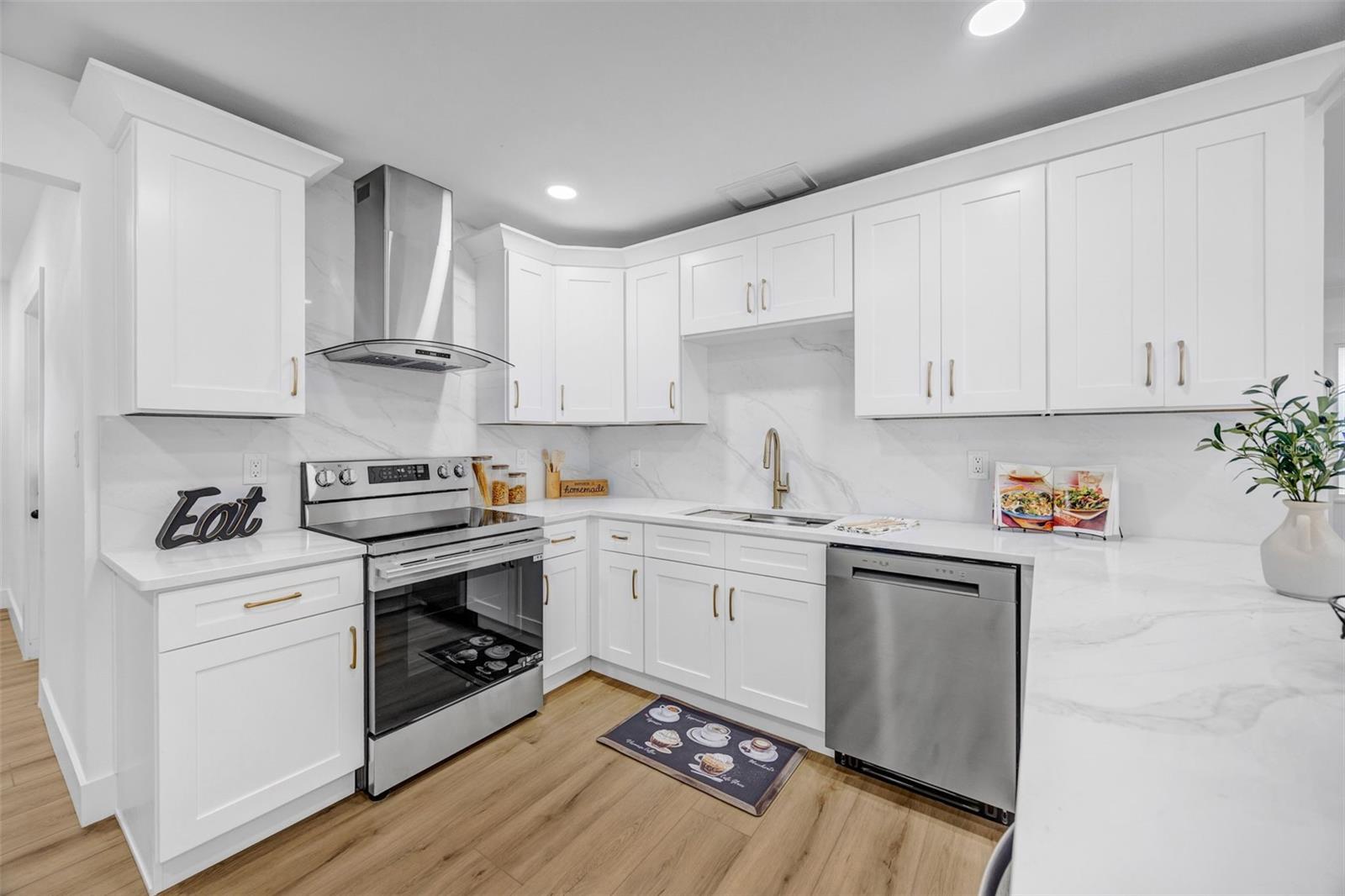 22369 SOUTHSHORE DR — photo 18