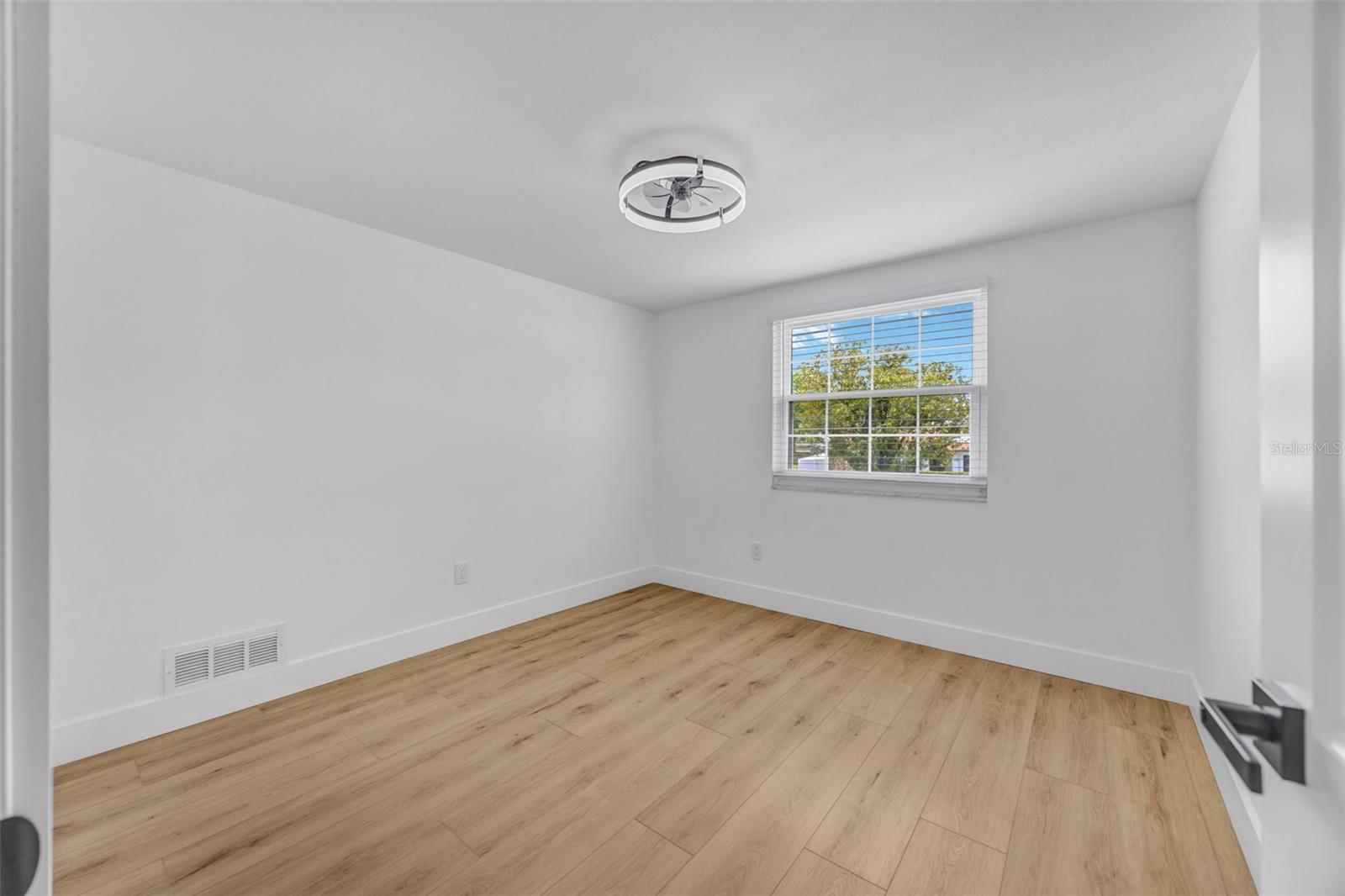 22369 SOUTHSHORE DR — photo 55