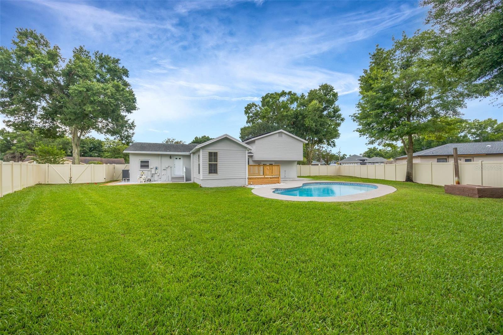 22369 SOUTHSHORE DR — photo 68