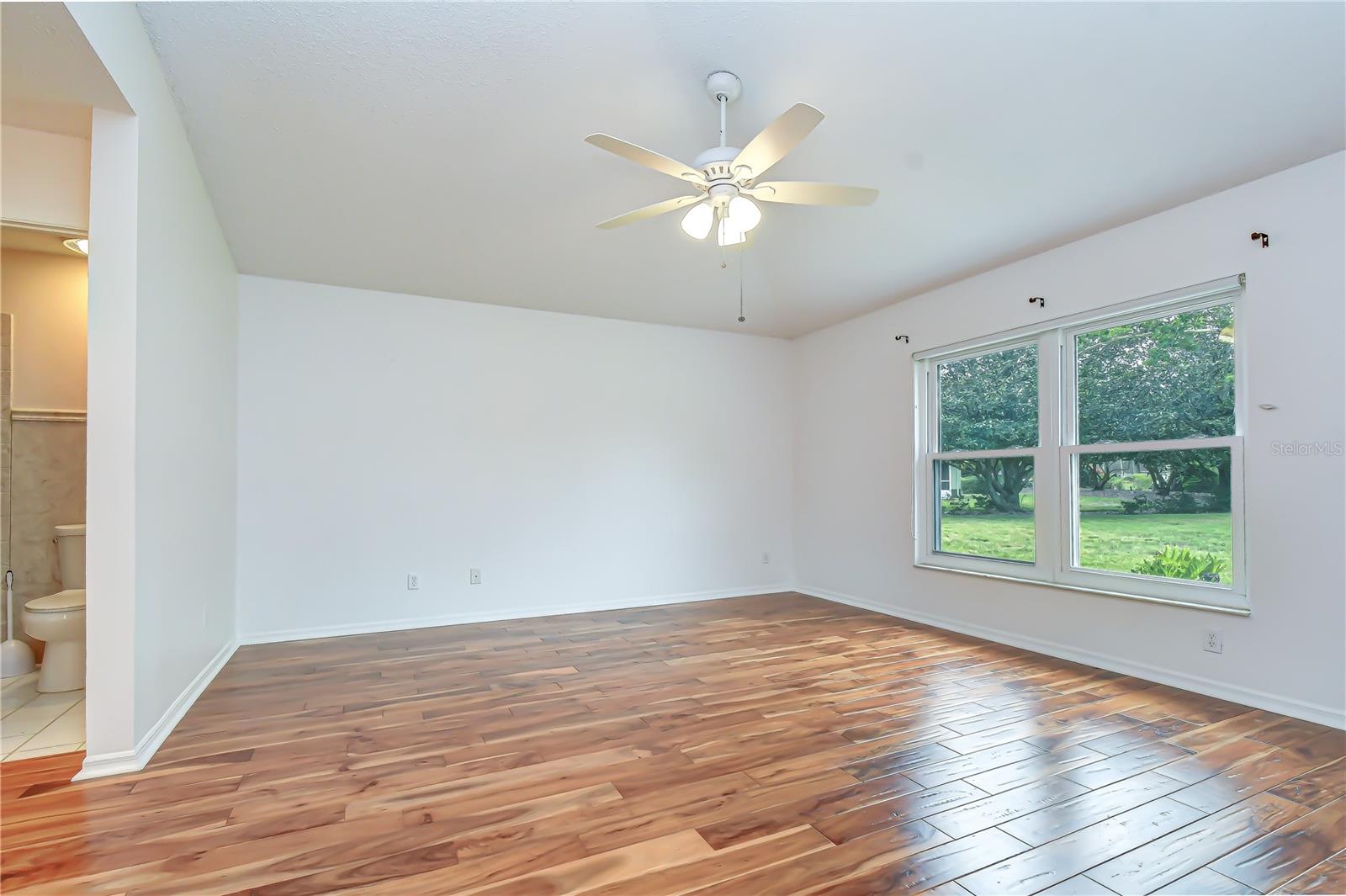 818 MCCALLISTER AVE — photo 12