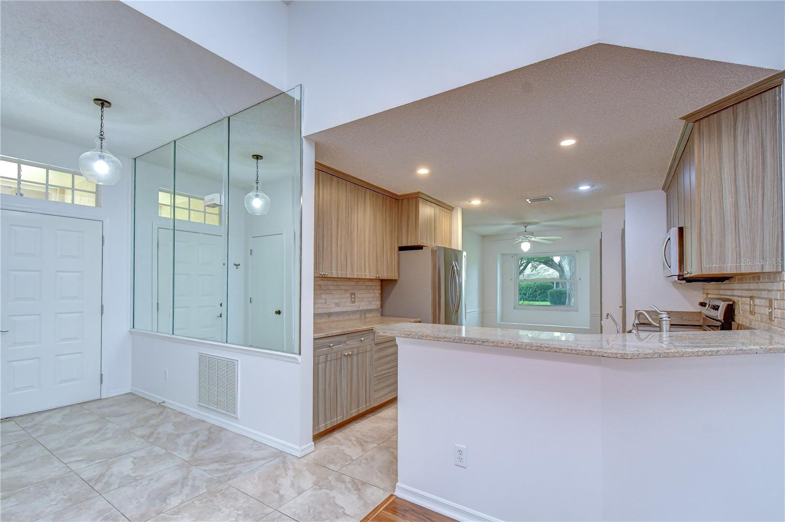 818 MCCALLISTER AVE — photo 4