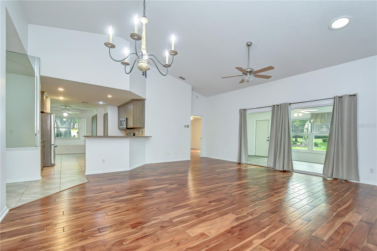 818 MCCALLISTER AVE — photo 10
