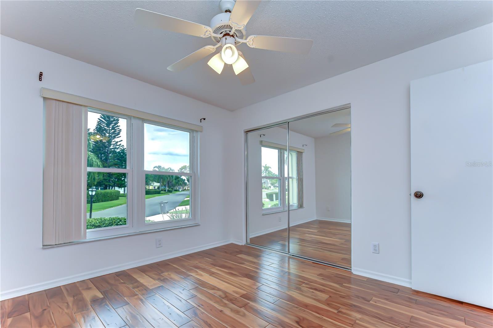 818 MCCALLISTER AVE — photo 17