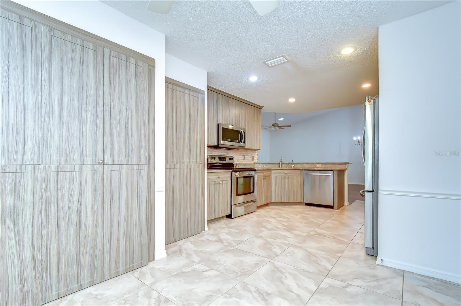 818 MCCALLISTER AVE — photo 7