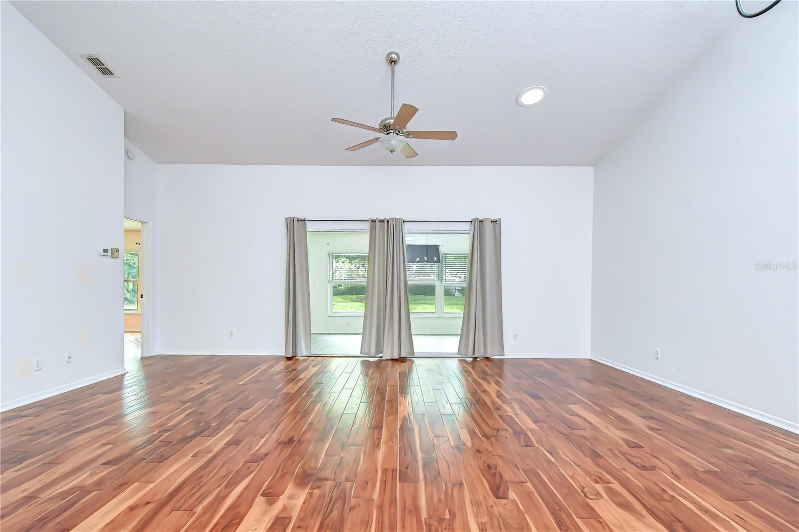 818 MCCALLISTER AVE — photo 9
