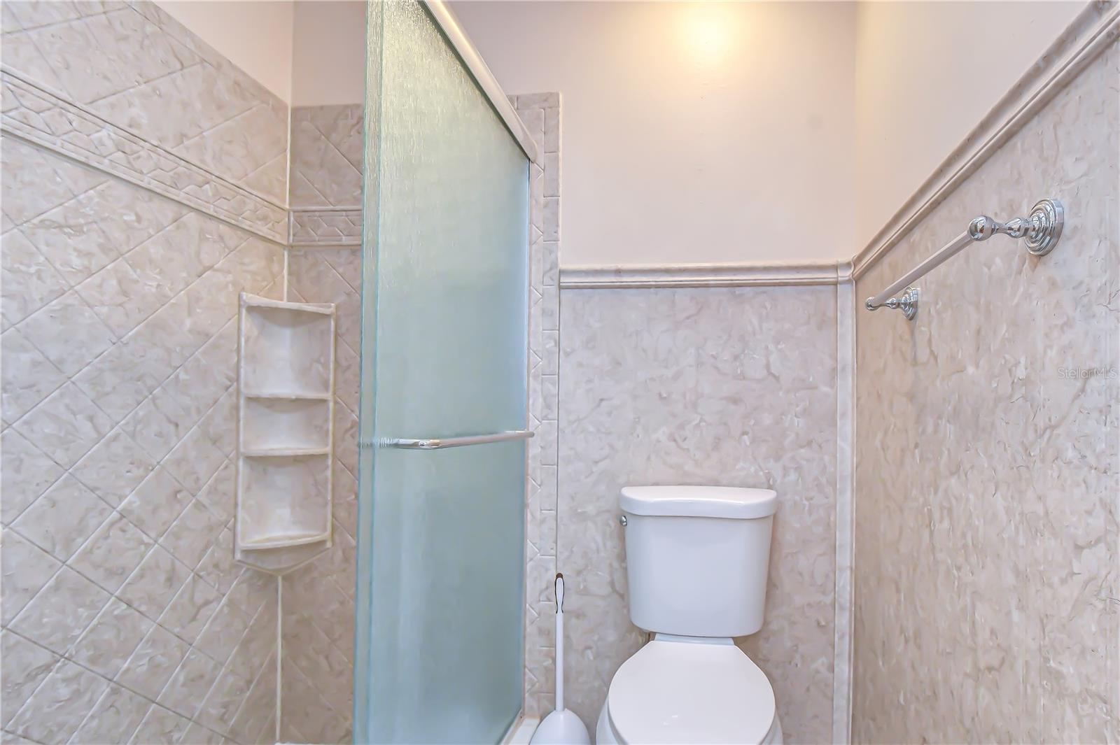 818 MCCALLISTER AVE — photo 16