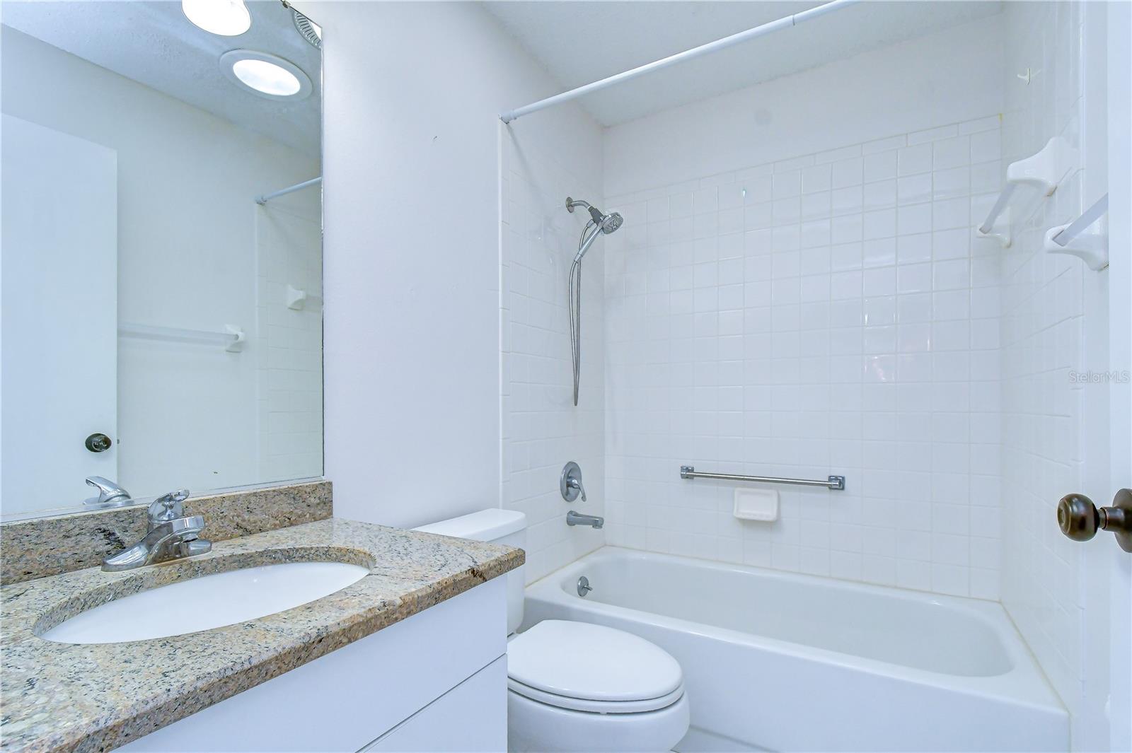 818 MCCALLISTER AVE — photo 18