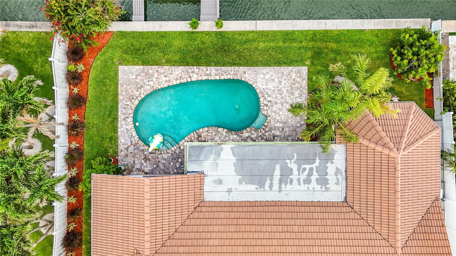 324 LEEWARD IS — photo 63