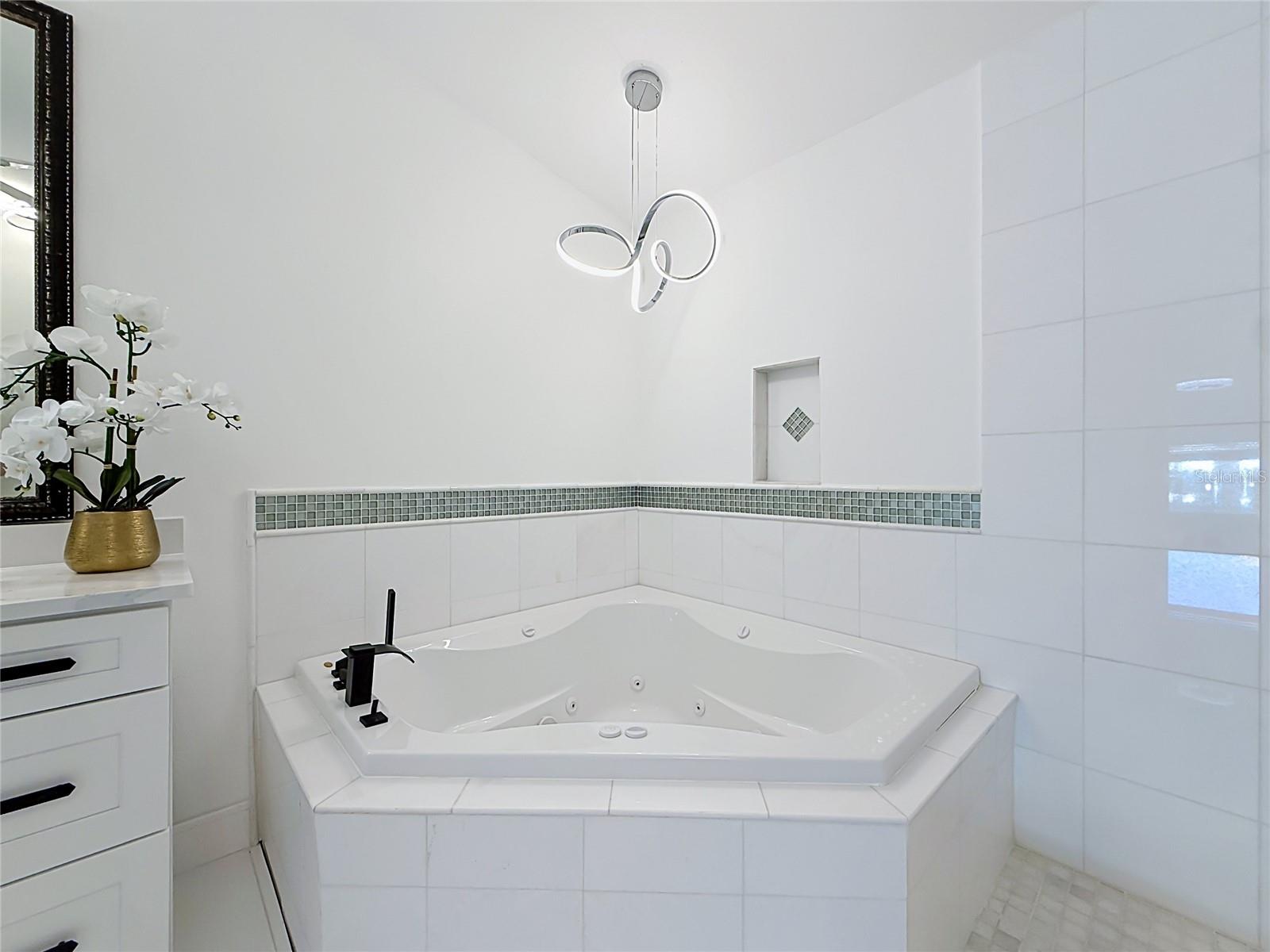 324 LEEWARD IS — photo 38