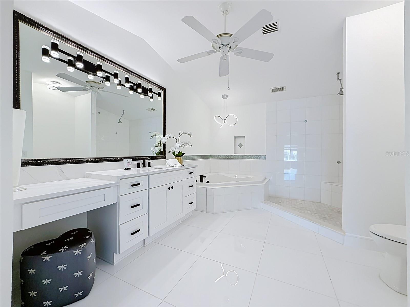 324 LEEWARD IS — photo 35