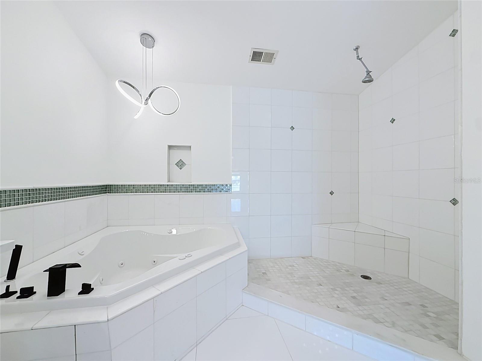 324 LEEWARD IS — photo 37
