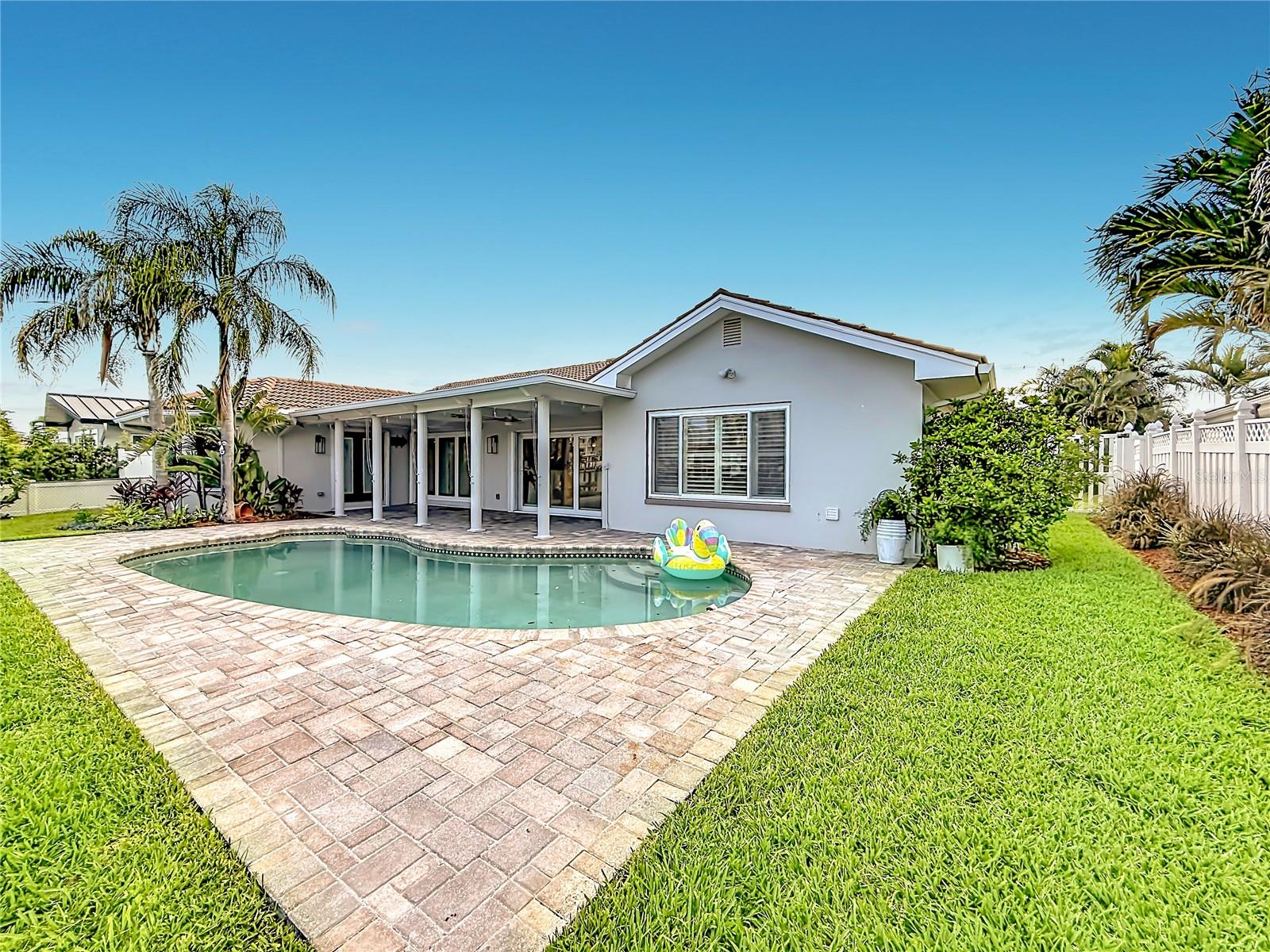 324 LEEWARD IS — photo 44