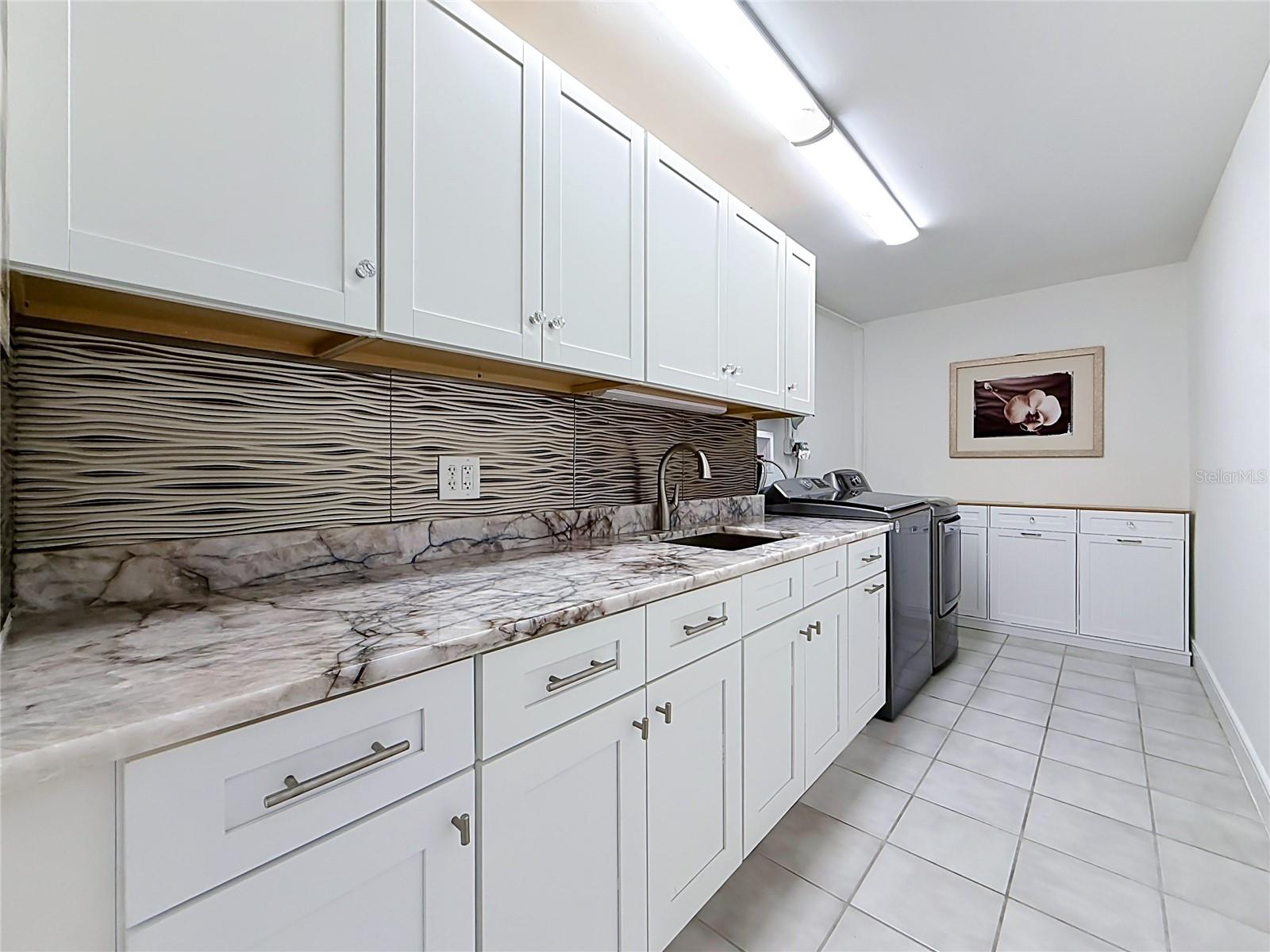 324 LEEWARD IS — photo 40