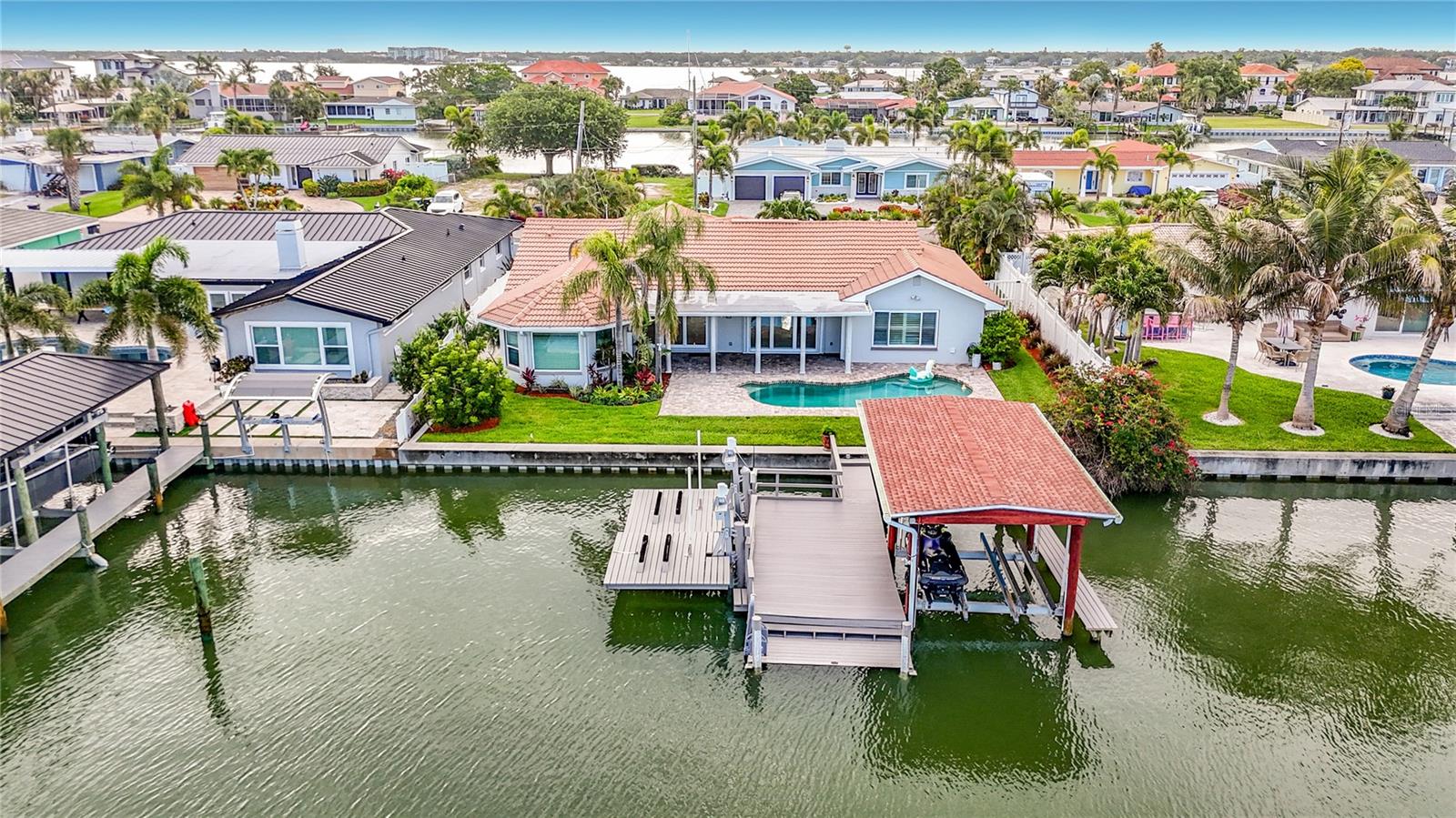 324 LEEWARD IS — photo 2