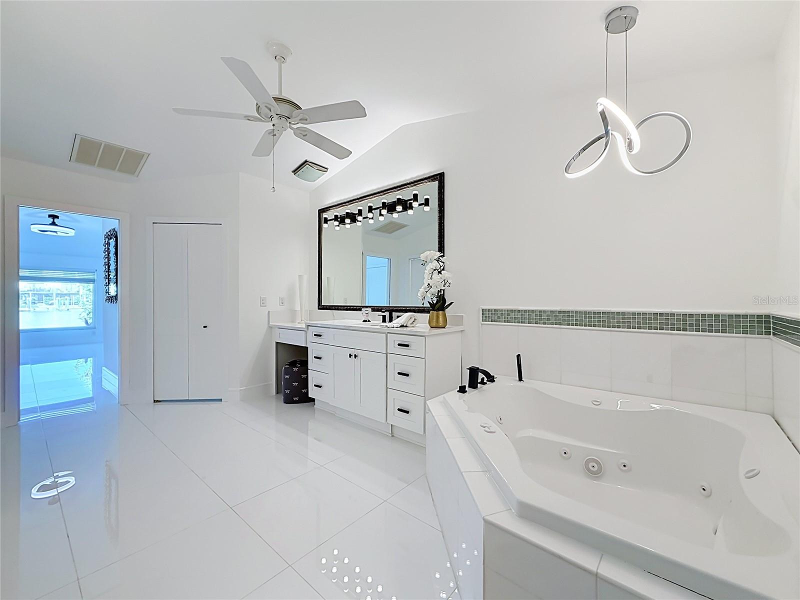 324 LEEWARD IS — photo 39
