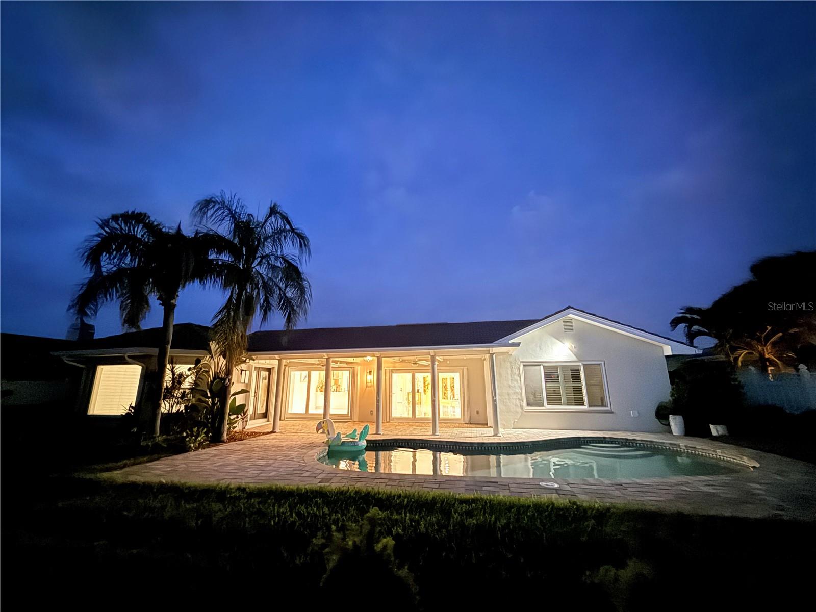 324 LEEWARD IS — photo 3