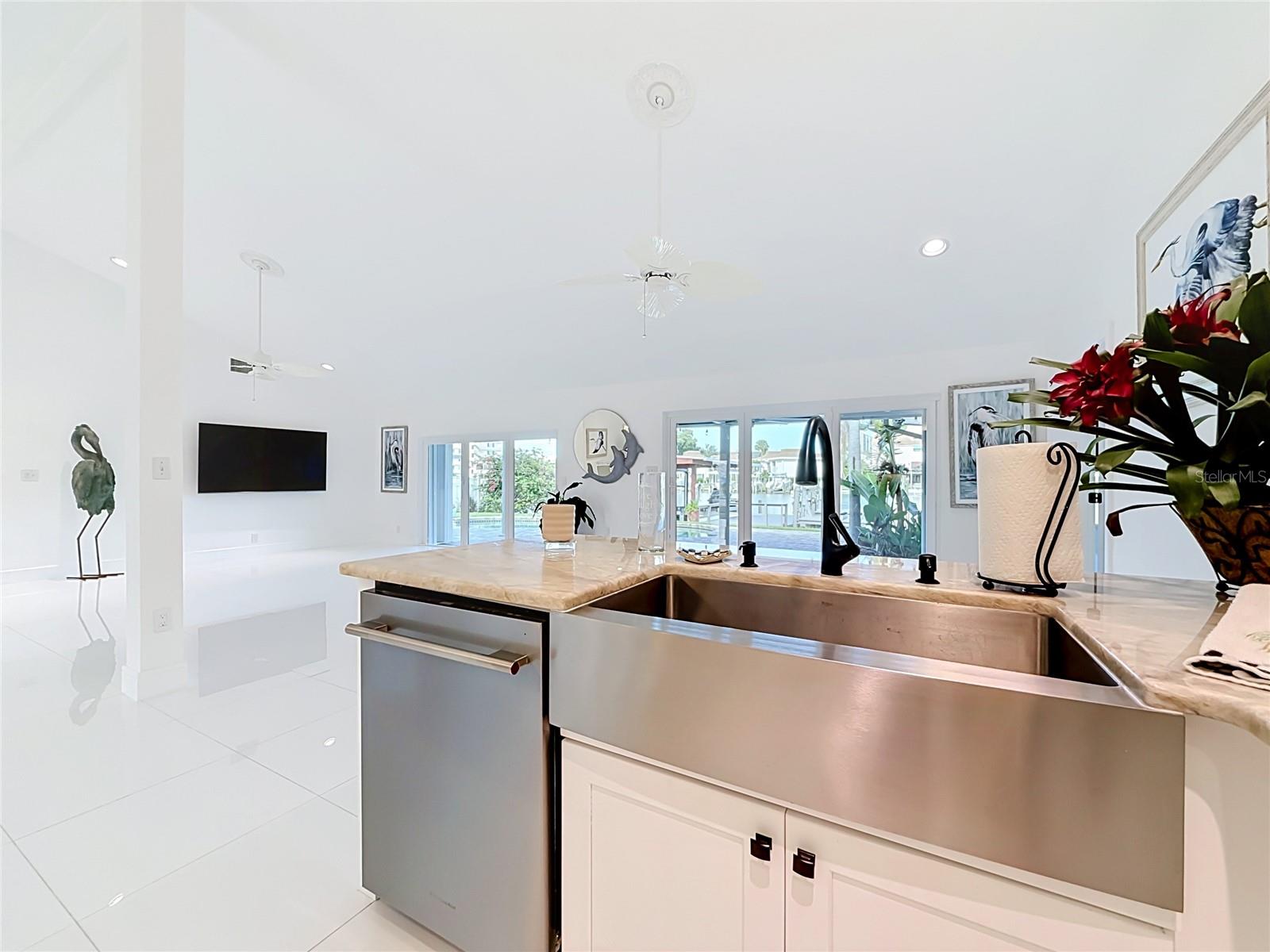 324 LEEWARD IS — photo 15