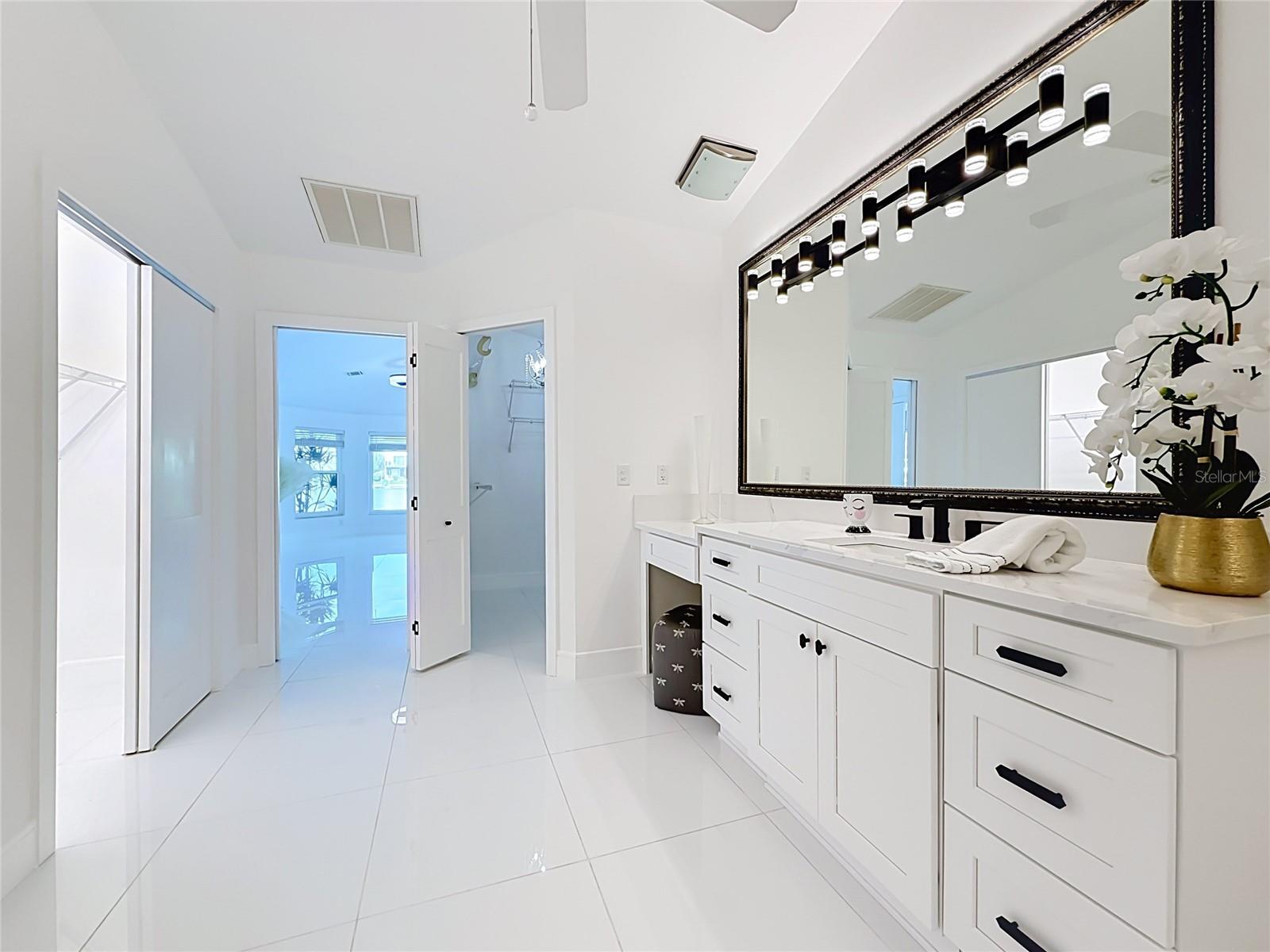 324 LEEWARD IS — photo 36