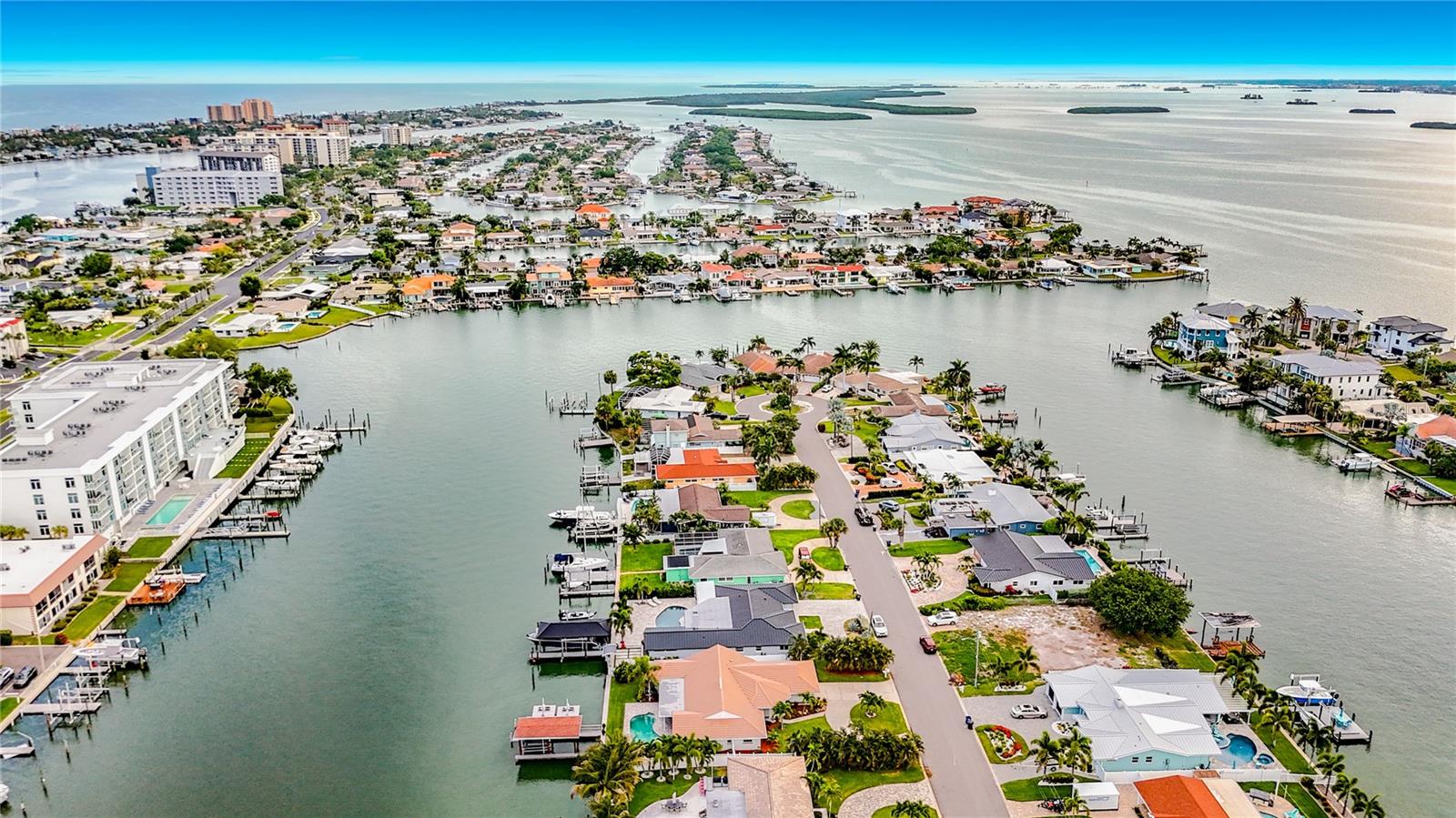 324 LEEWARD IS — photo 74
