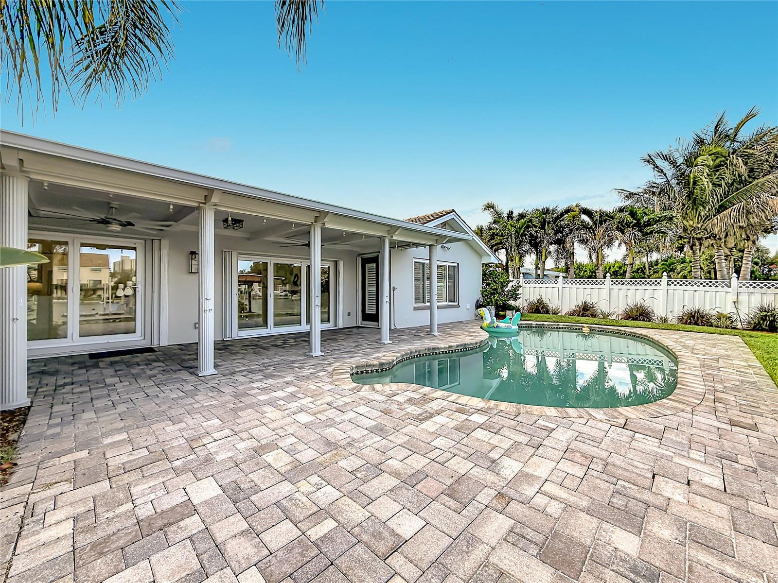 324 LEEWARD IS — photo 45