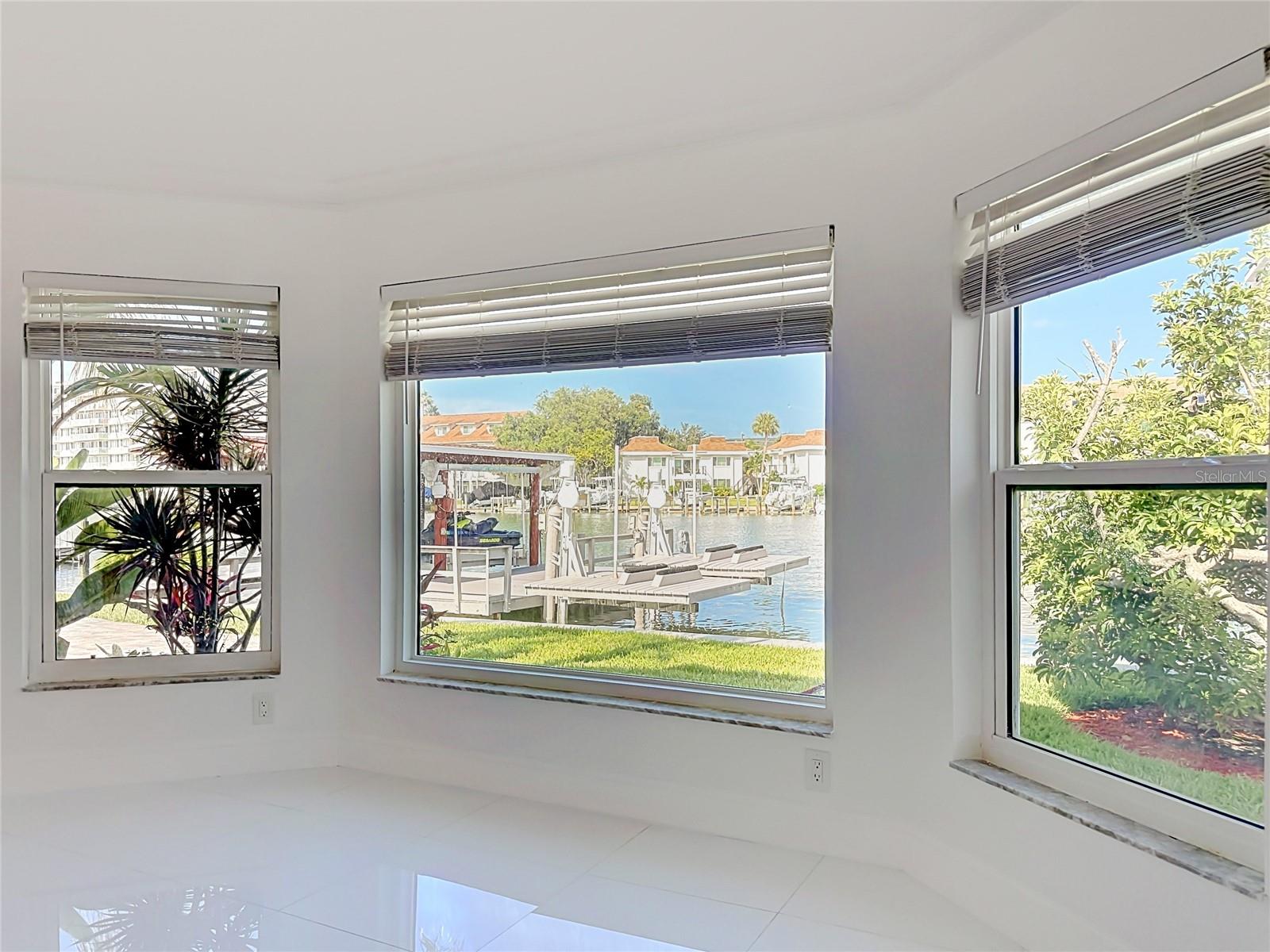 324 LEEWARD IS — photo 33