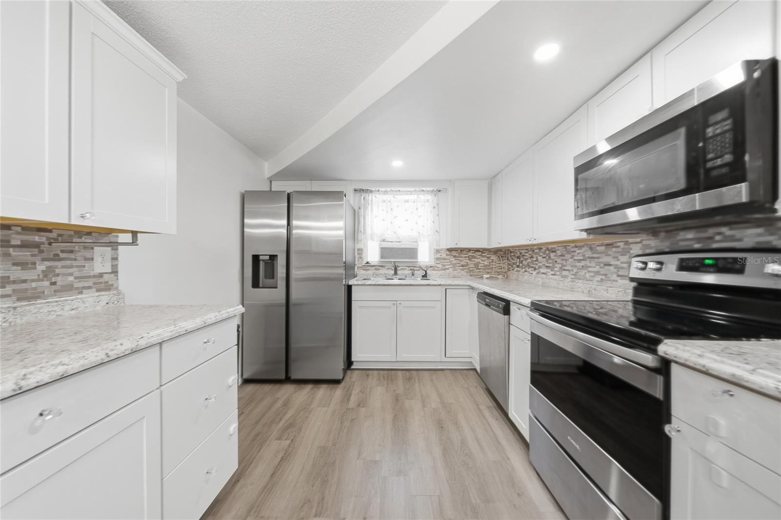 9316 MARK TWAIN LN — photo 4