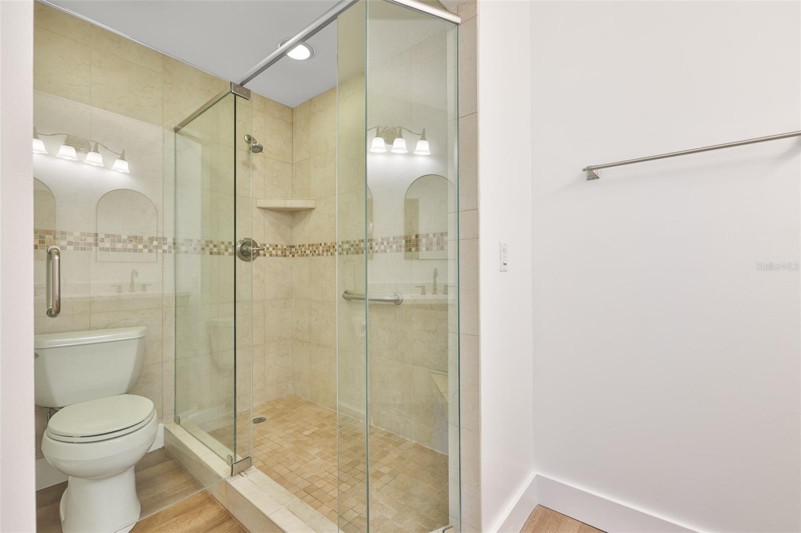 14651 VILLAGE GLEN CIR — photo 33