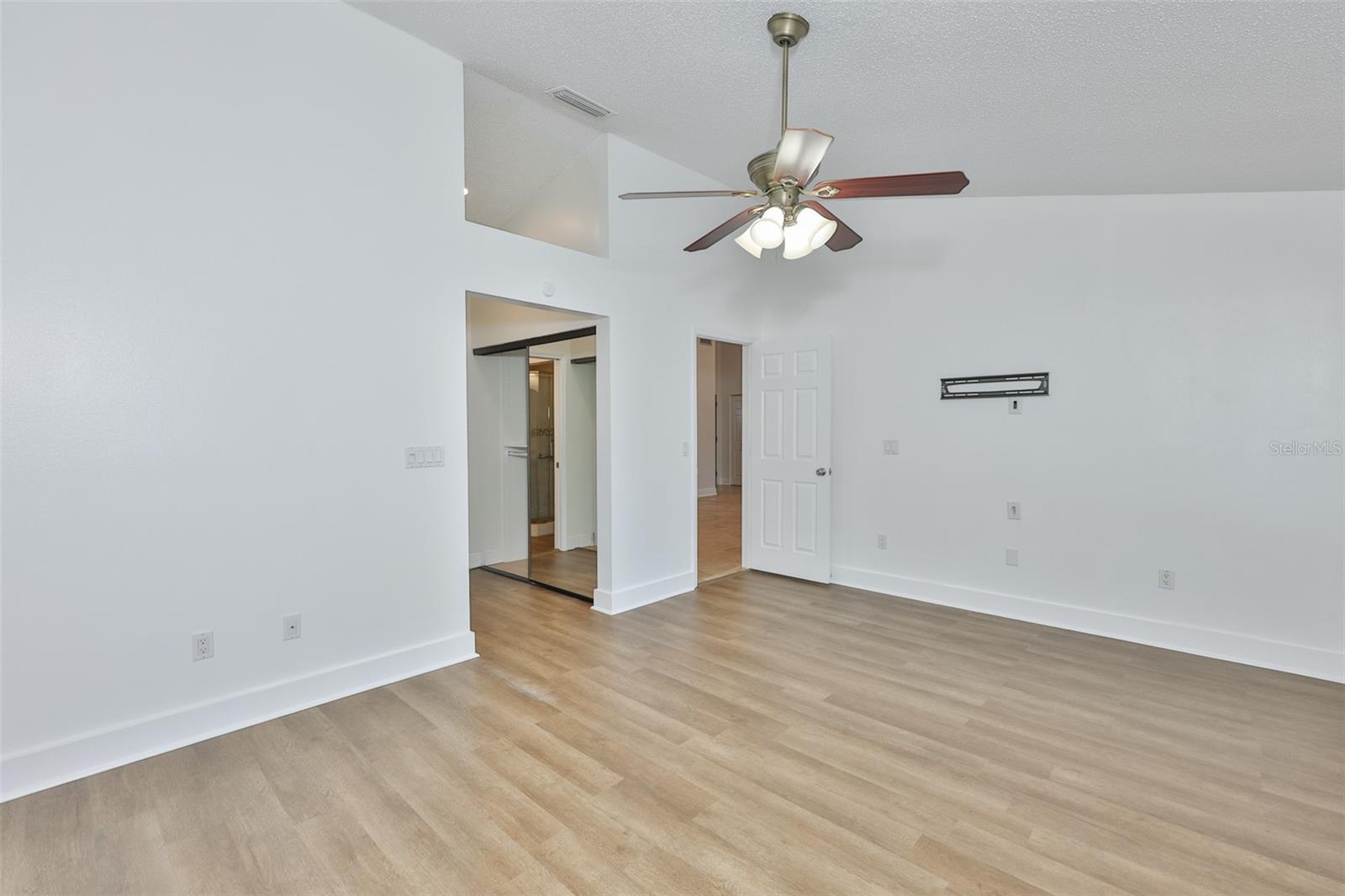 14651 VILLAGE GLEN CIR — photo 29