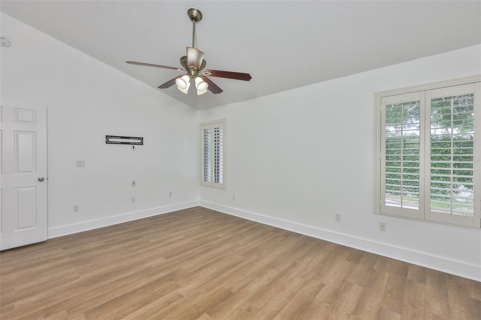 14651 VILLAGE GLEN CIR — photo 27