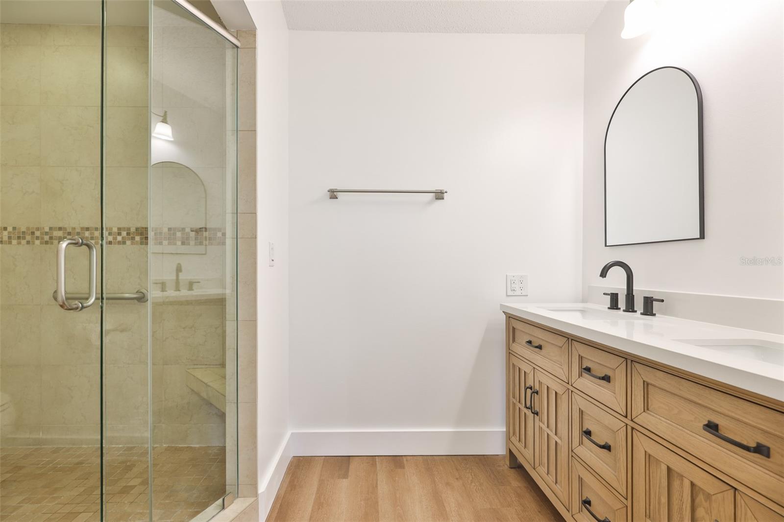 14651 VILLAGE GLEN CIR — photo 32