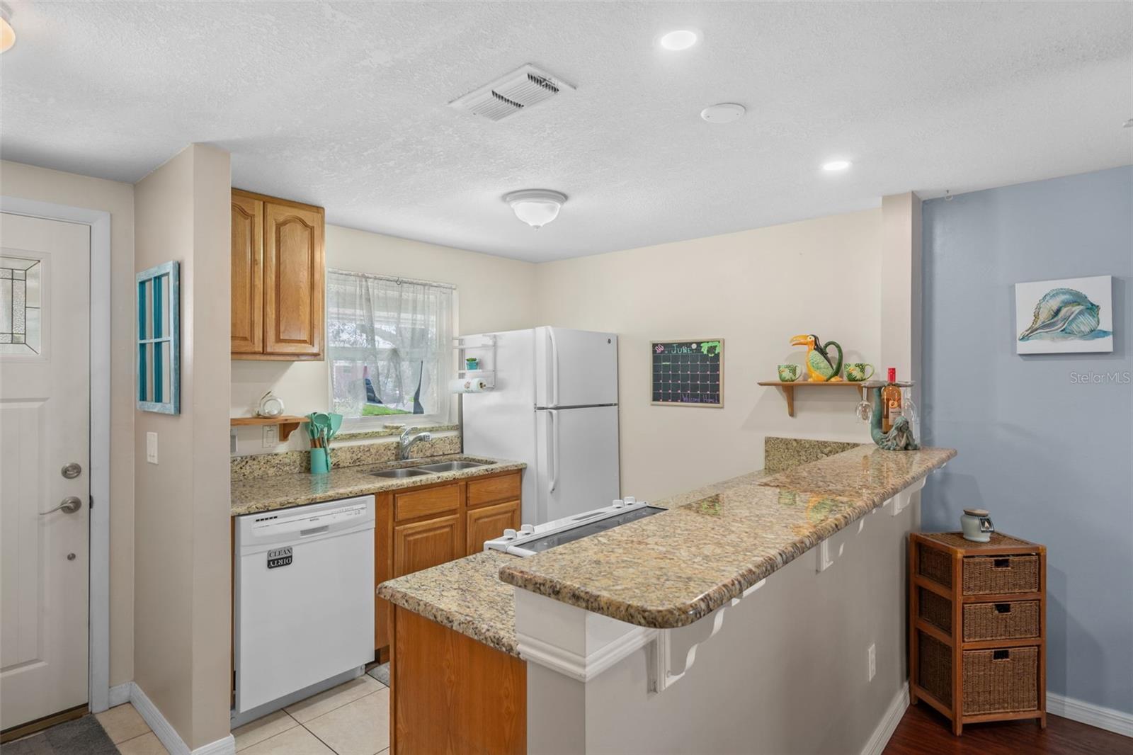 7906 WOODVINE CIR — photo 9