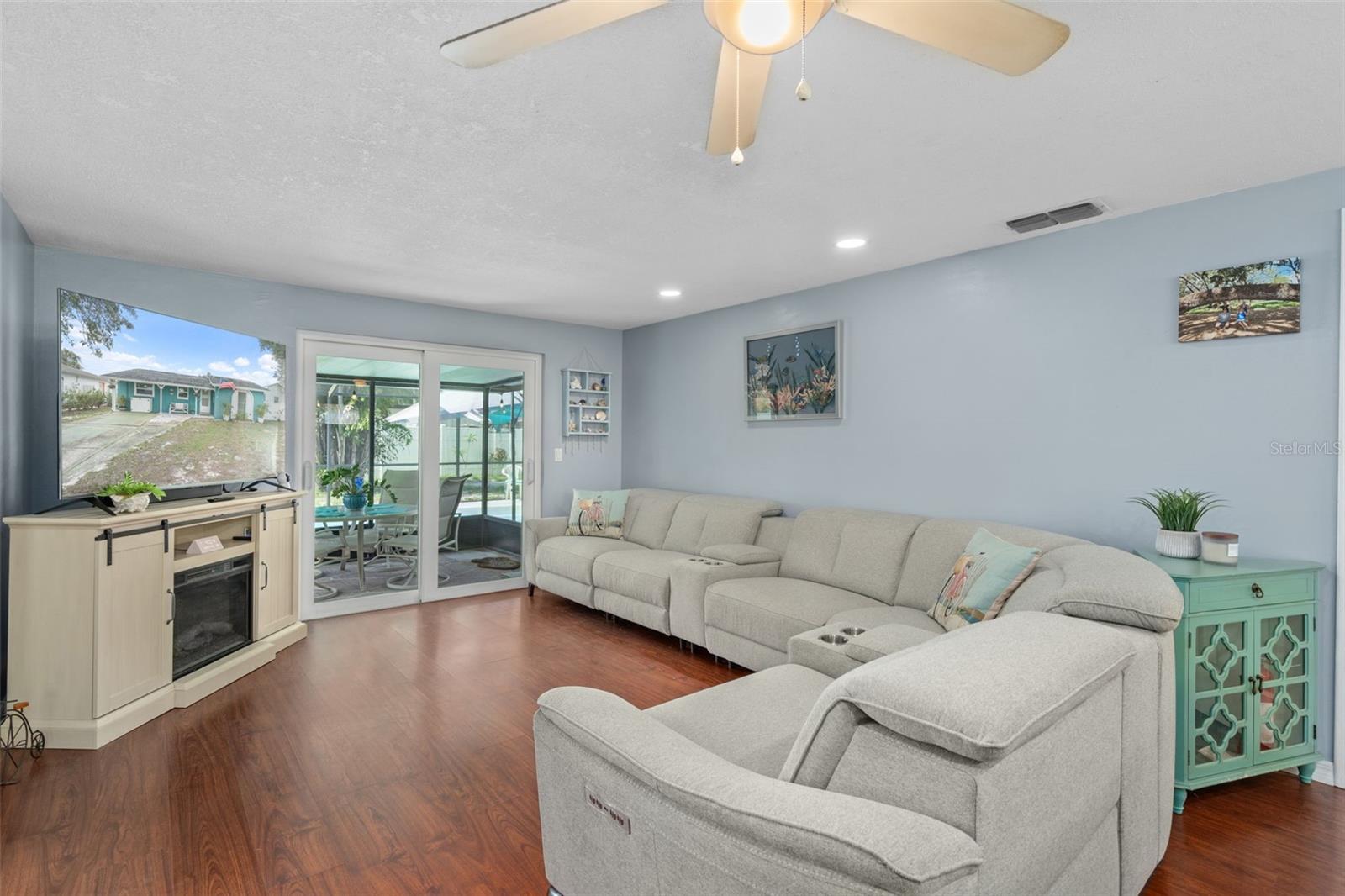 7906 WOODVINE CIR — photo 6
