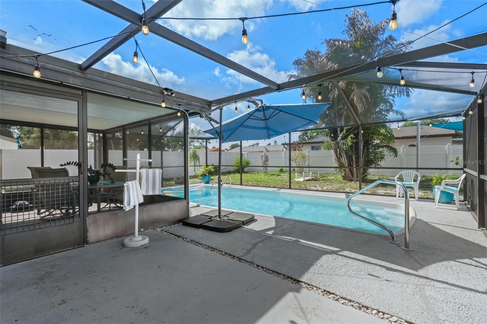 7906 WOODVINE CIR — photo 23