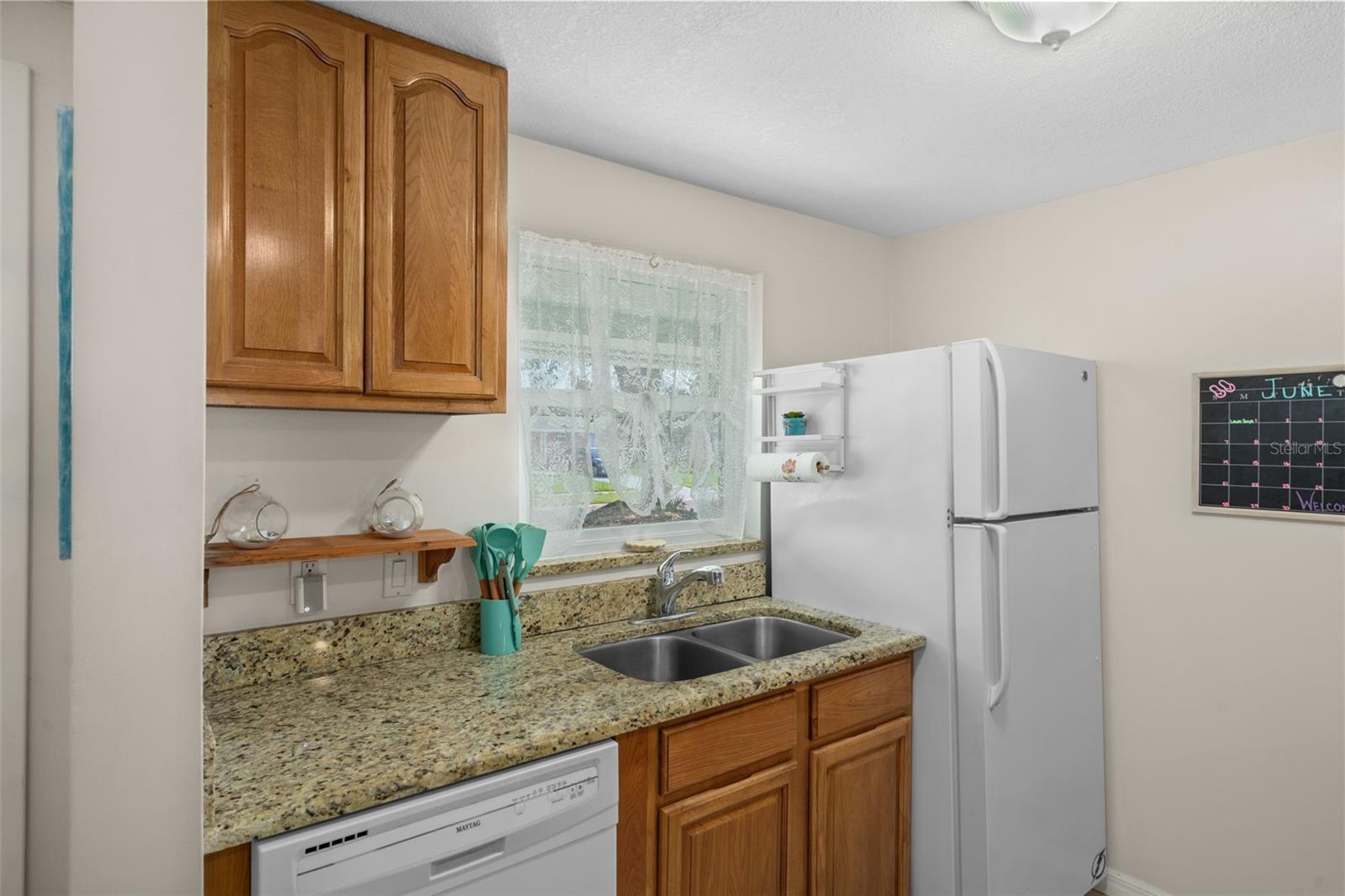 7906 WOODVINE CIR — photo 12