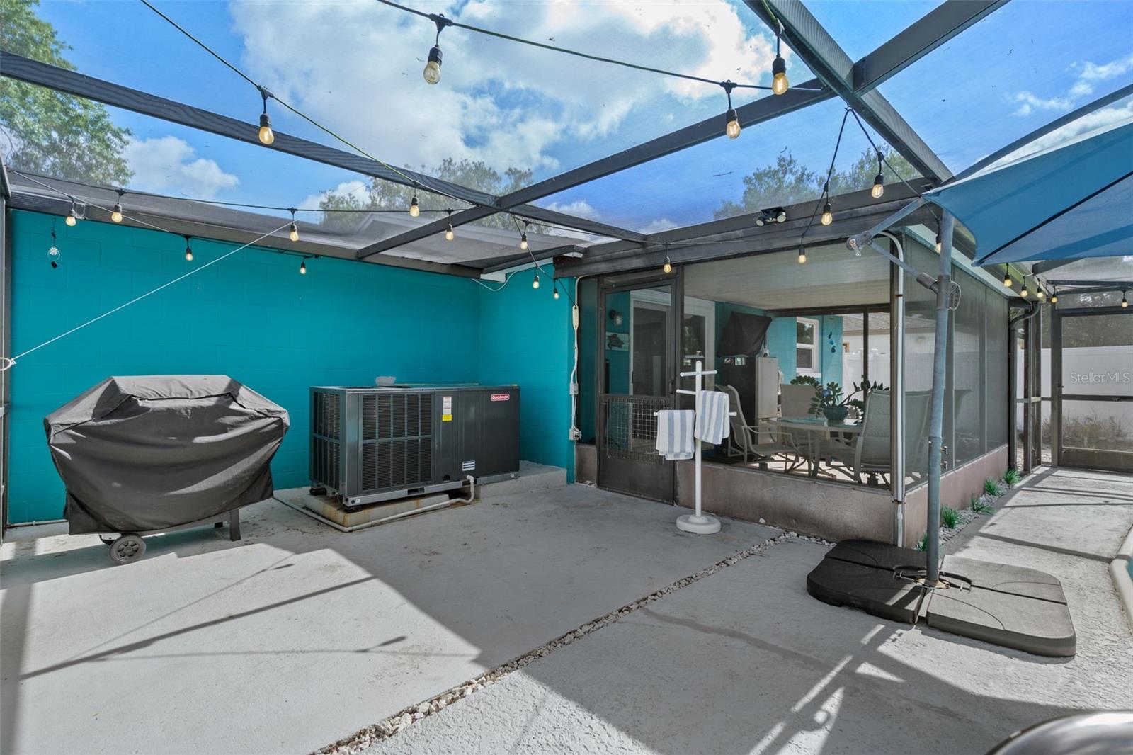 7906 WOODVINE CIR — photo 24