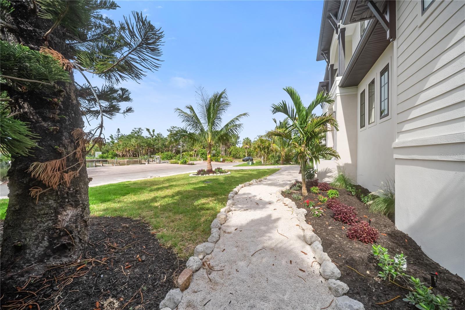 626 BUTTONWOOD DR — photo 86