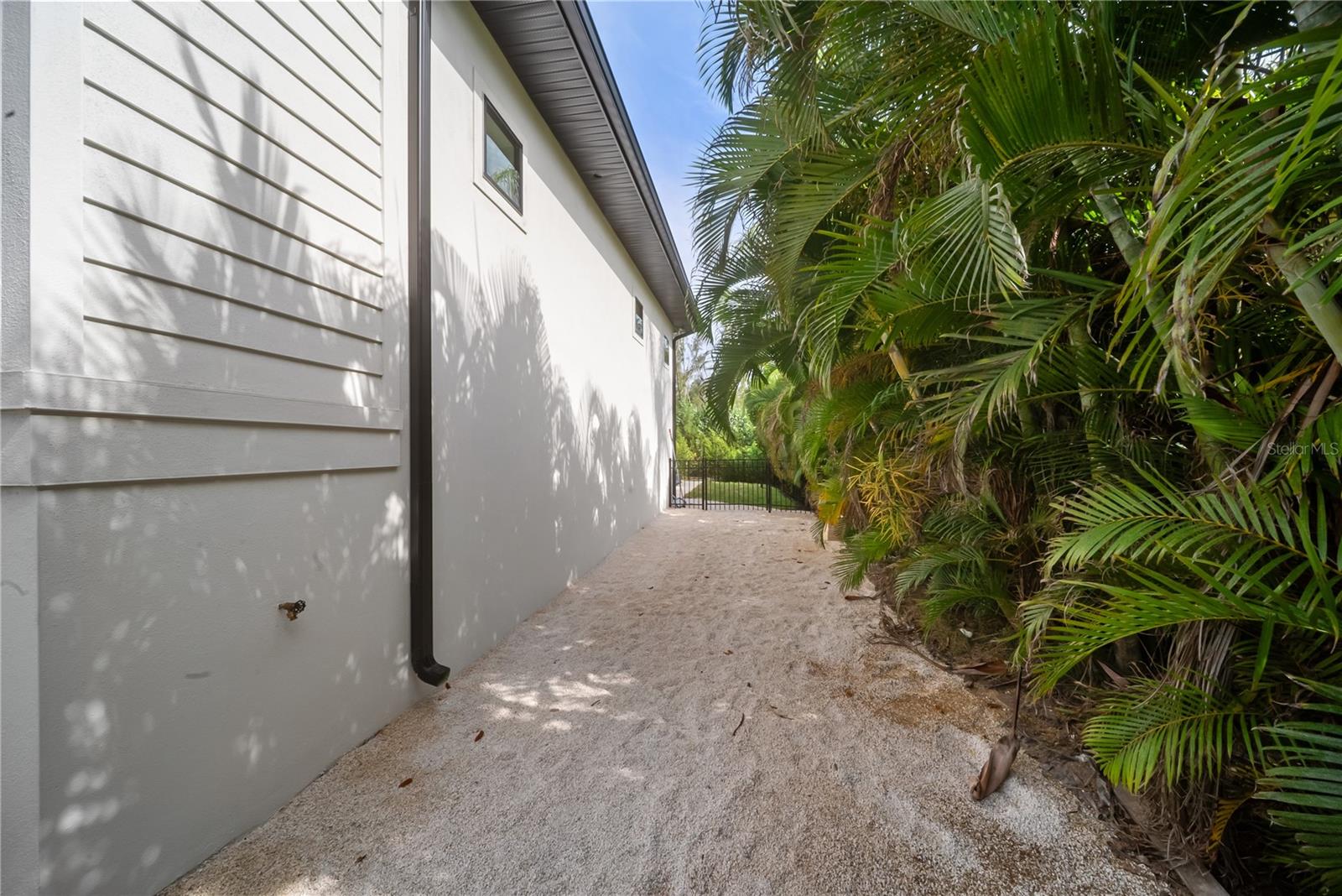 626 BUTTONWOOD DR — photo 85