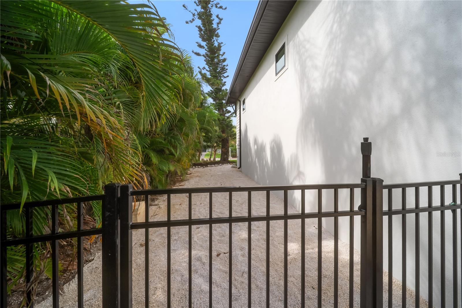 626 BUTTONWOOD DR — photo 68