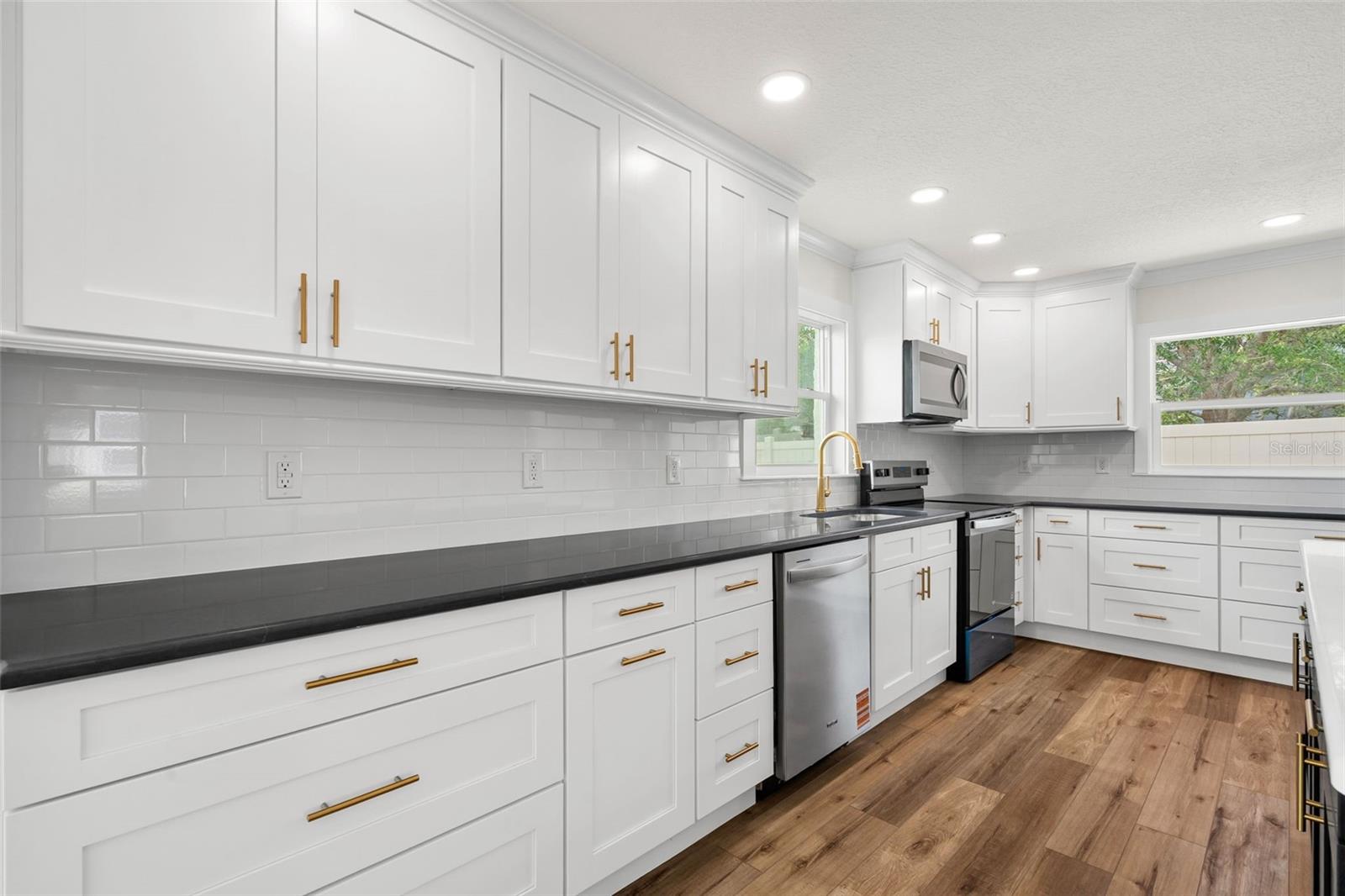 723 W BAYSHORE DR — photo 16