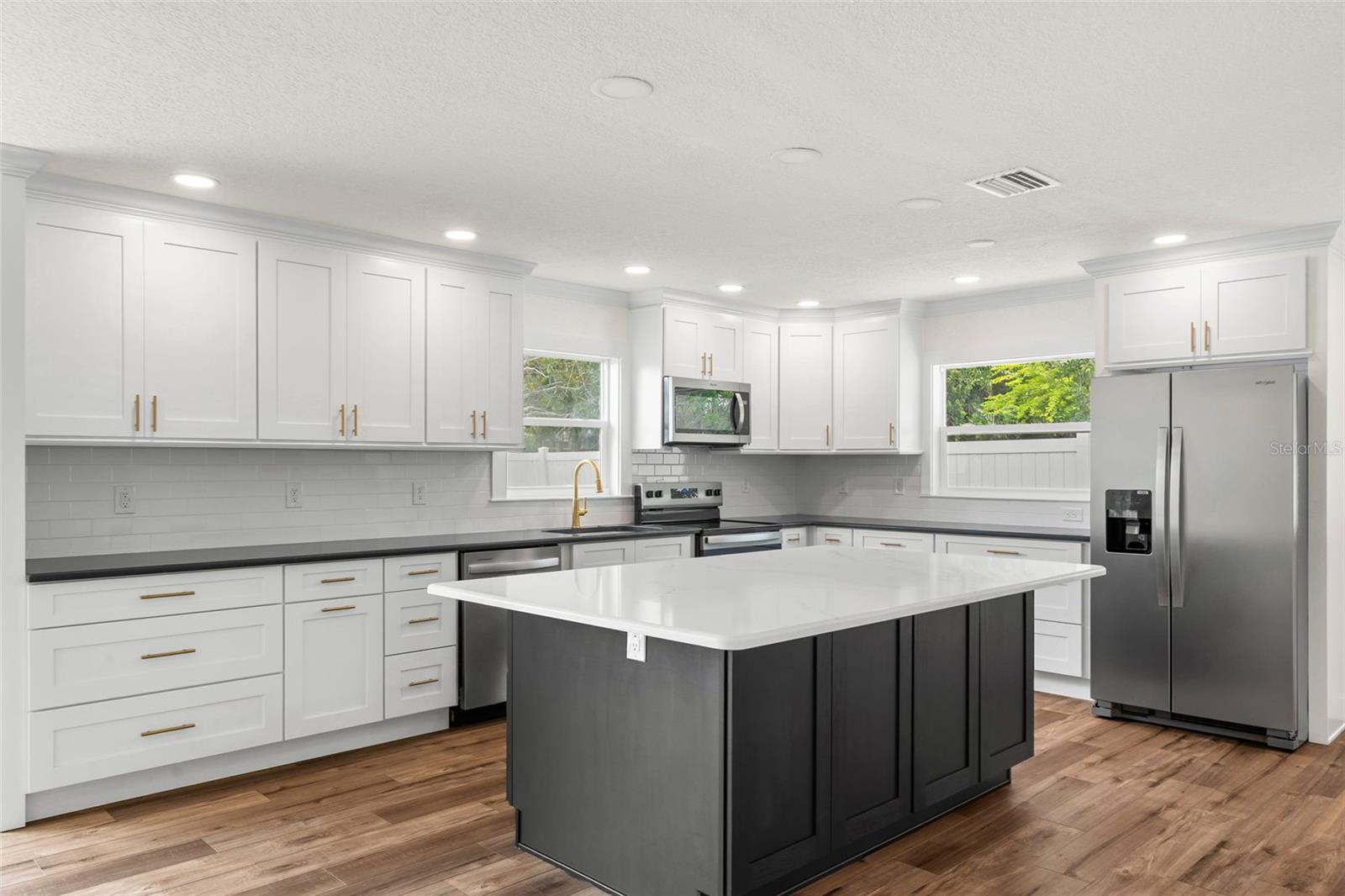 723 W BAYSHORE DR — photo 12