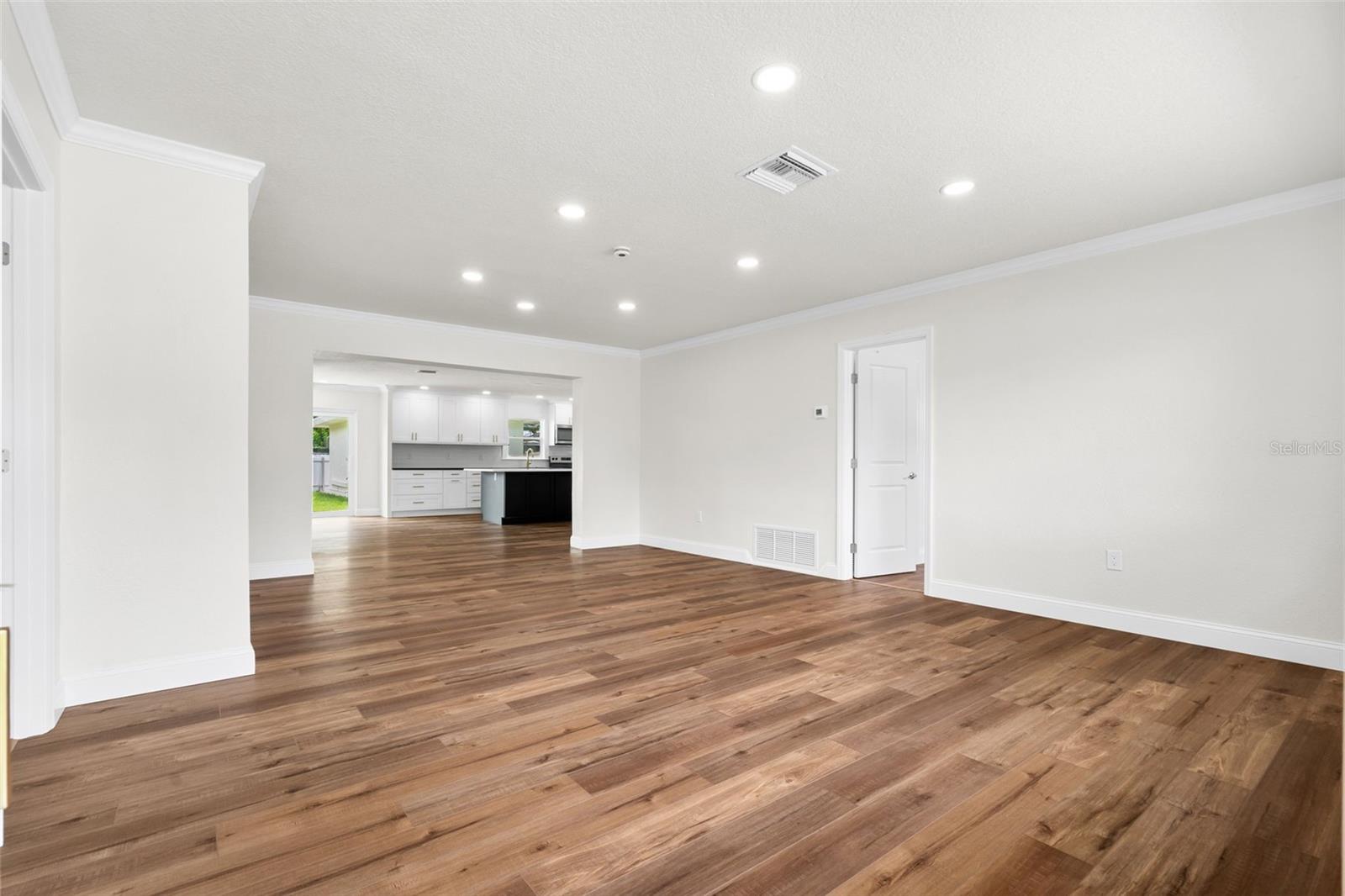 723 W BAYSHORE DR — photo 5
