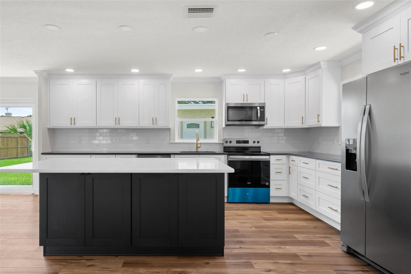 723 W BAYSHORE DR — photo 13