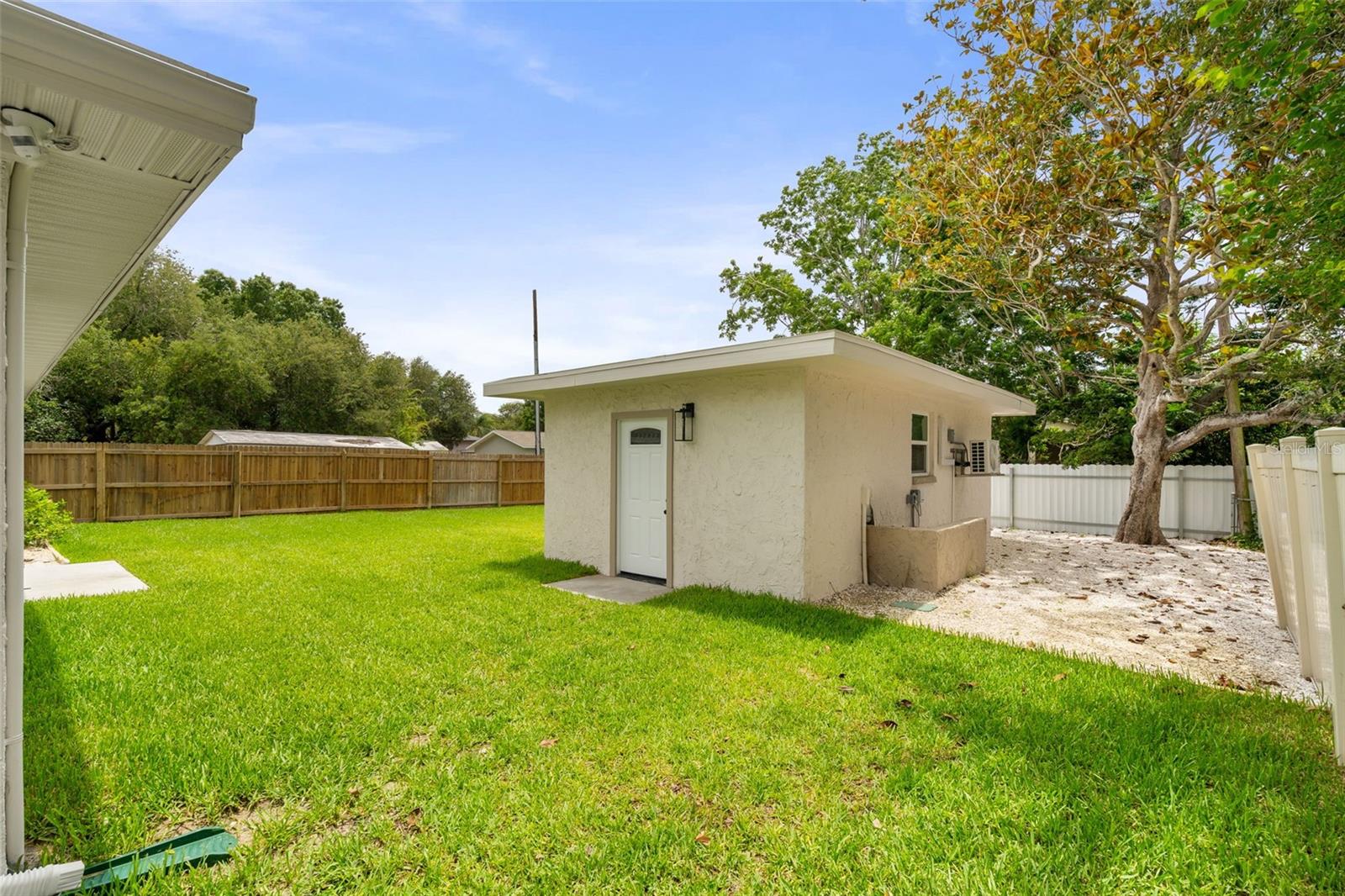 723 W BAYSHORE DR — photo 38