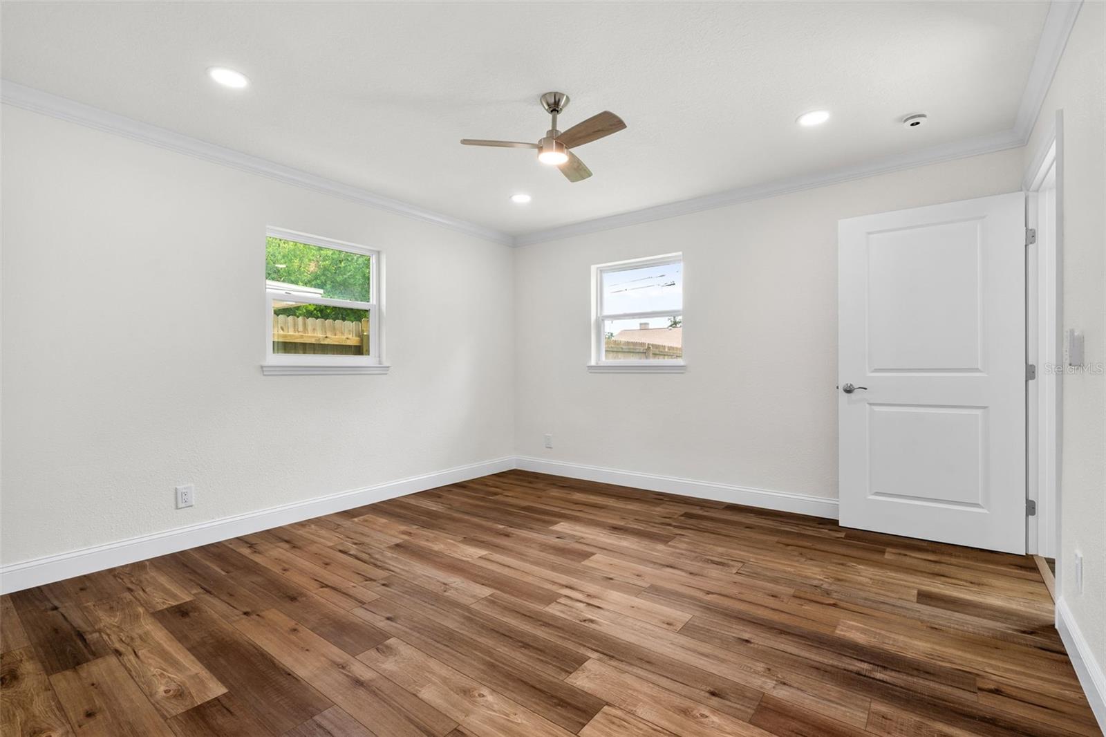 723 W BAYSHORE DR — photo 34