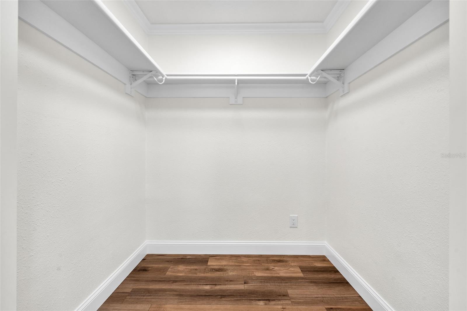 723 W BAYSHORE DR — photo 37