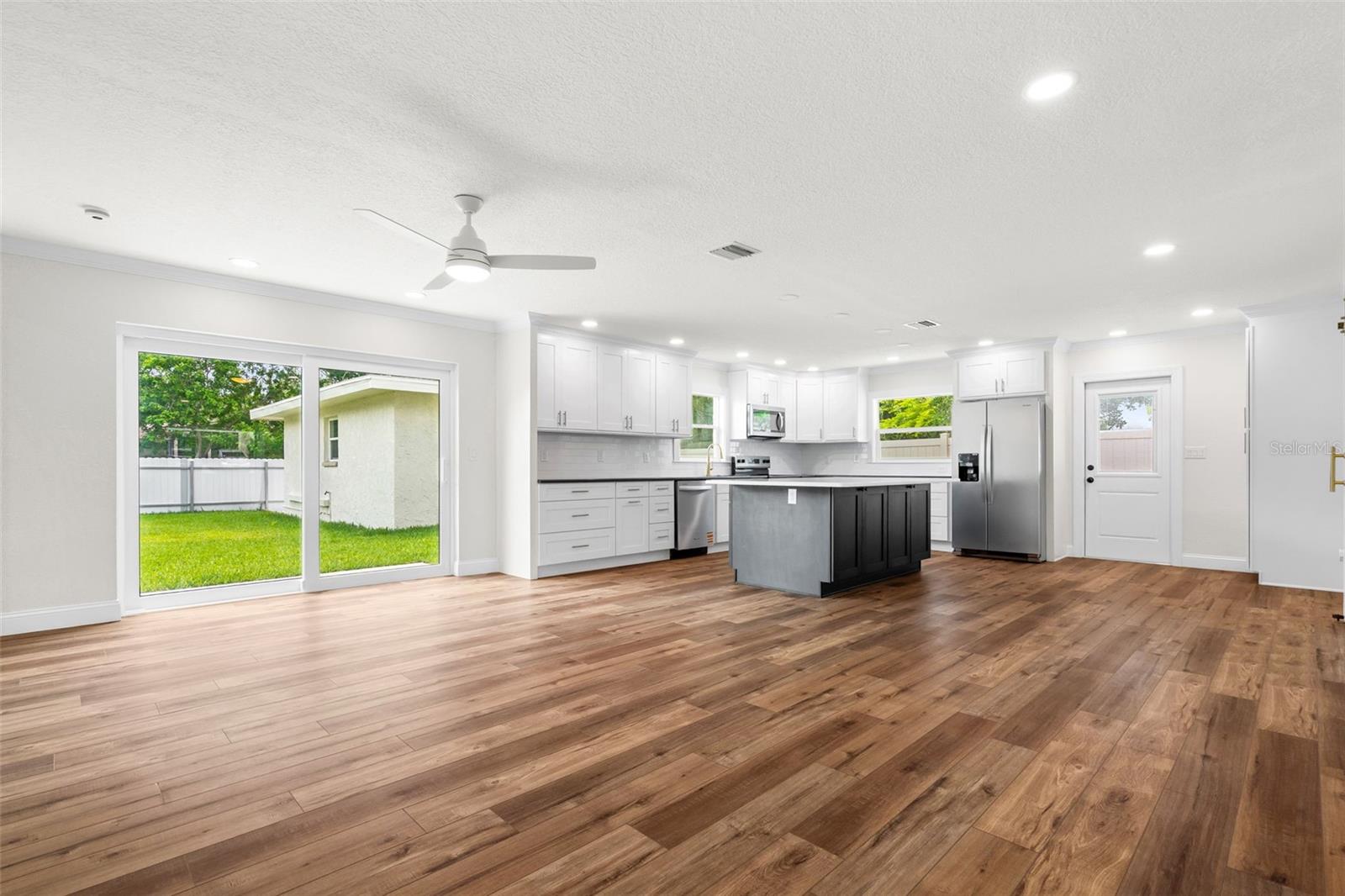 723 W BAYSHORE DR — photo 9