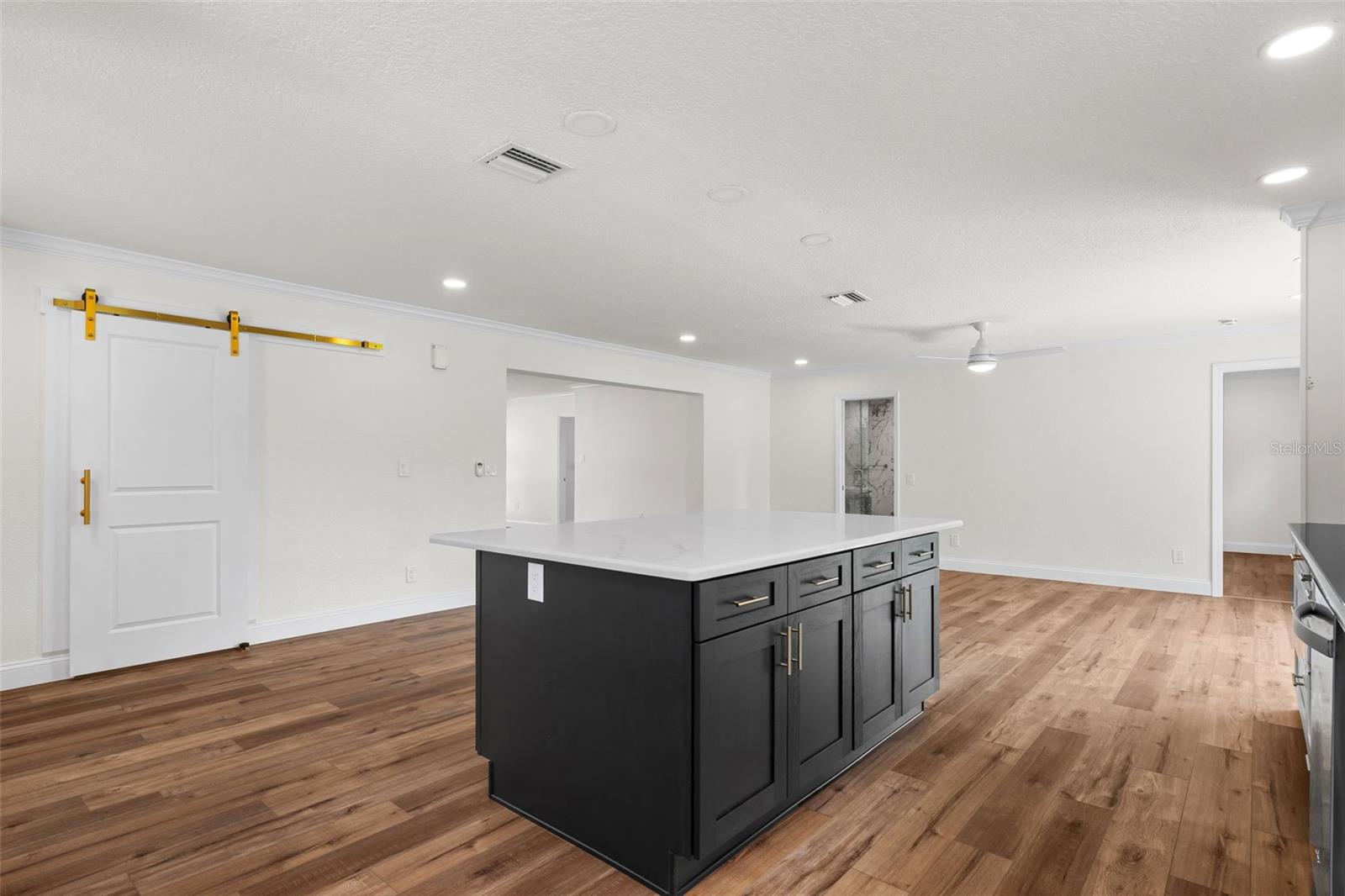 723 W BAYSHORE DR — photo 15