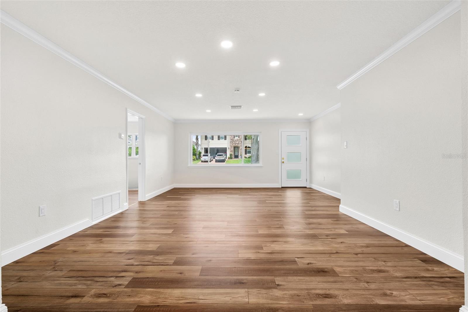 723 W BAYSHORE DR — photo 8